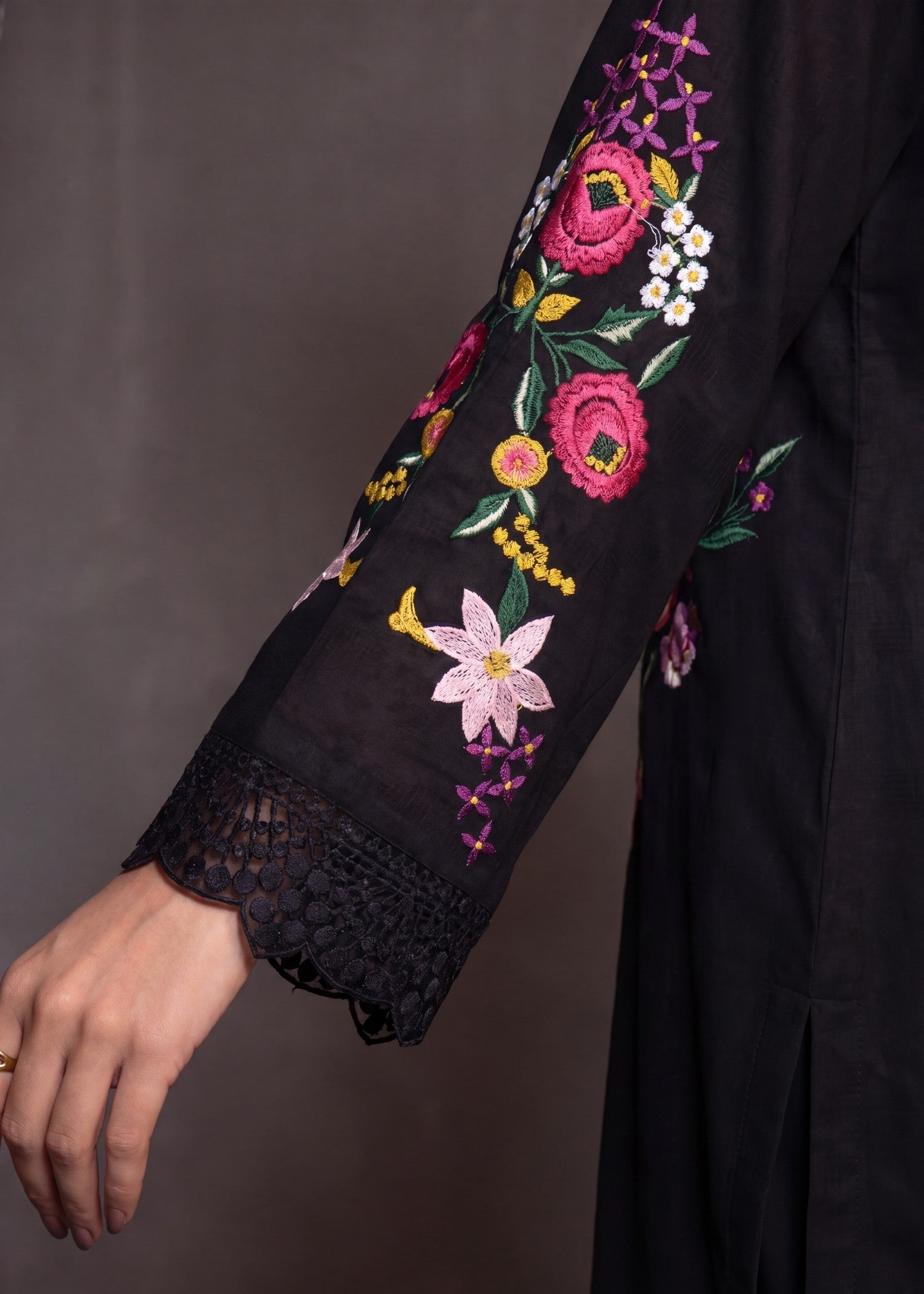 Sahibas By Mirza Daffodil Black