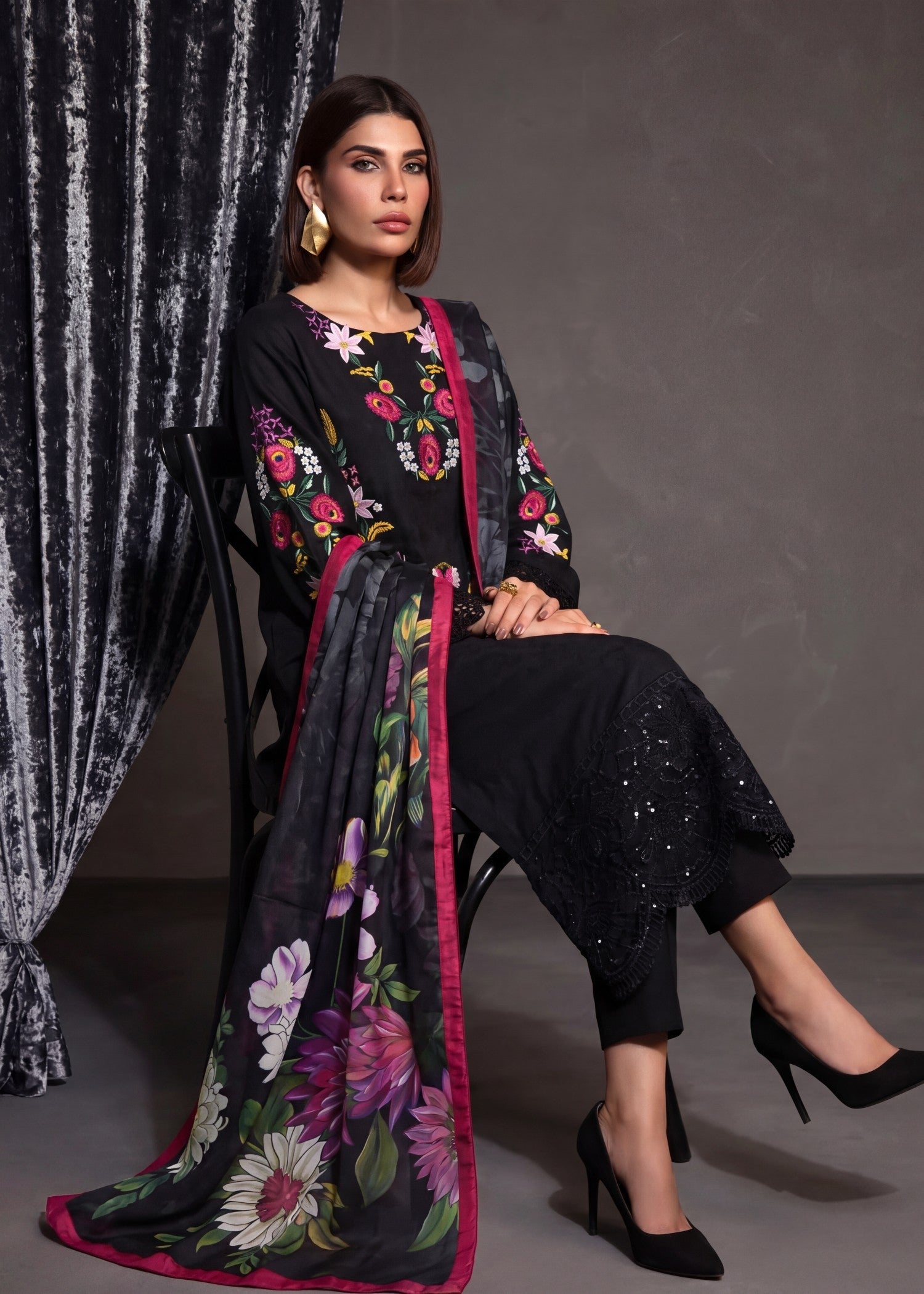 Sahibas By Mirza Daffodil Black