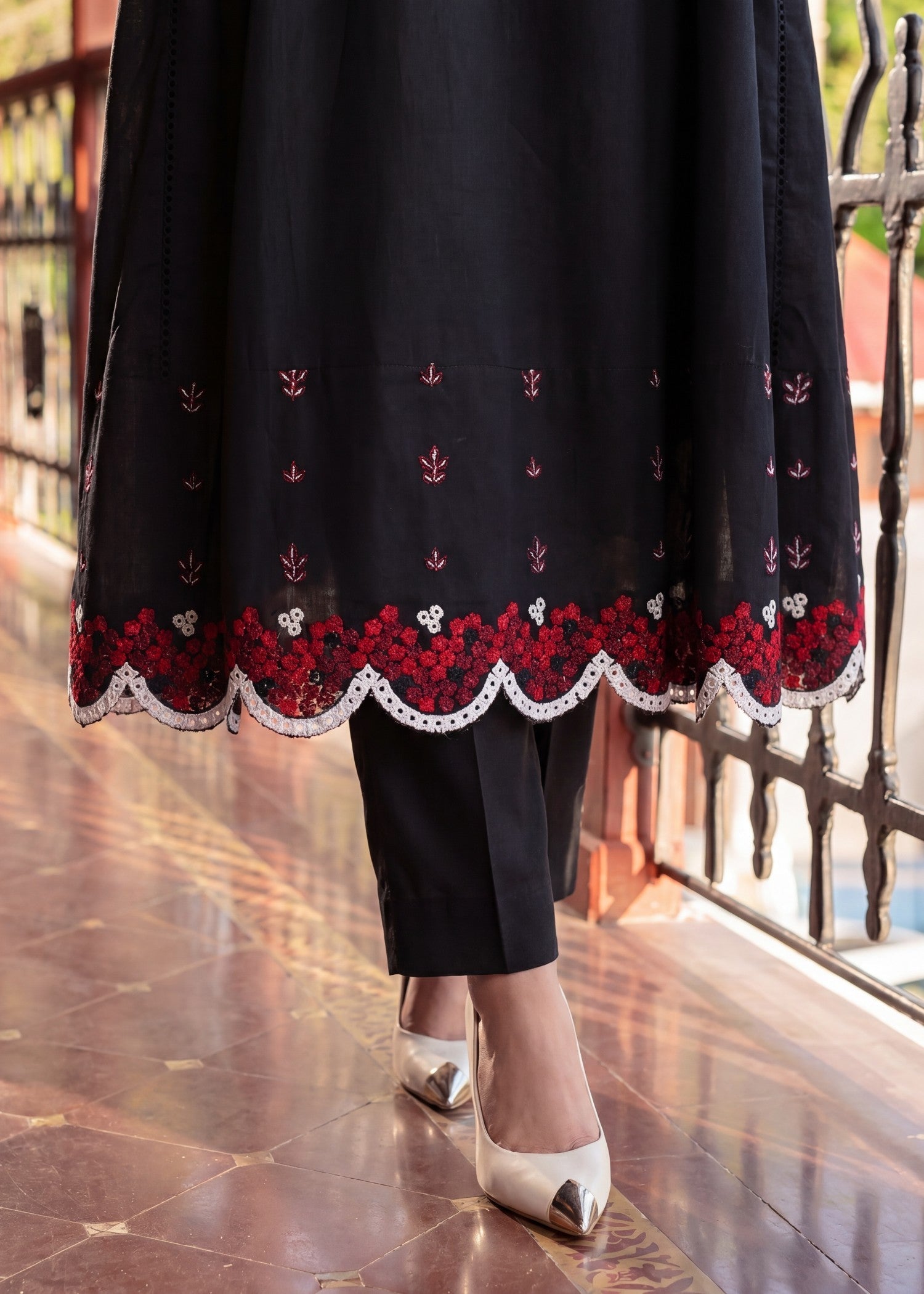 Lawn Pishwas in Black