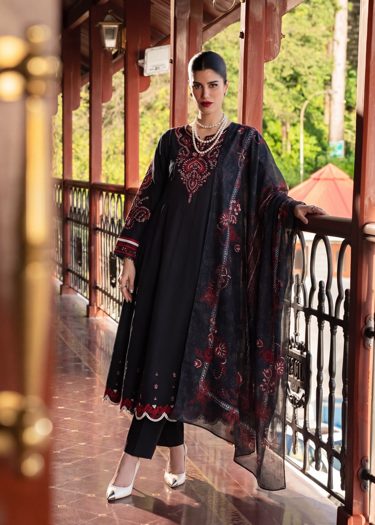 Lawn Pishwas in Black