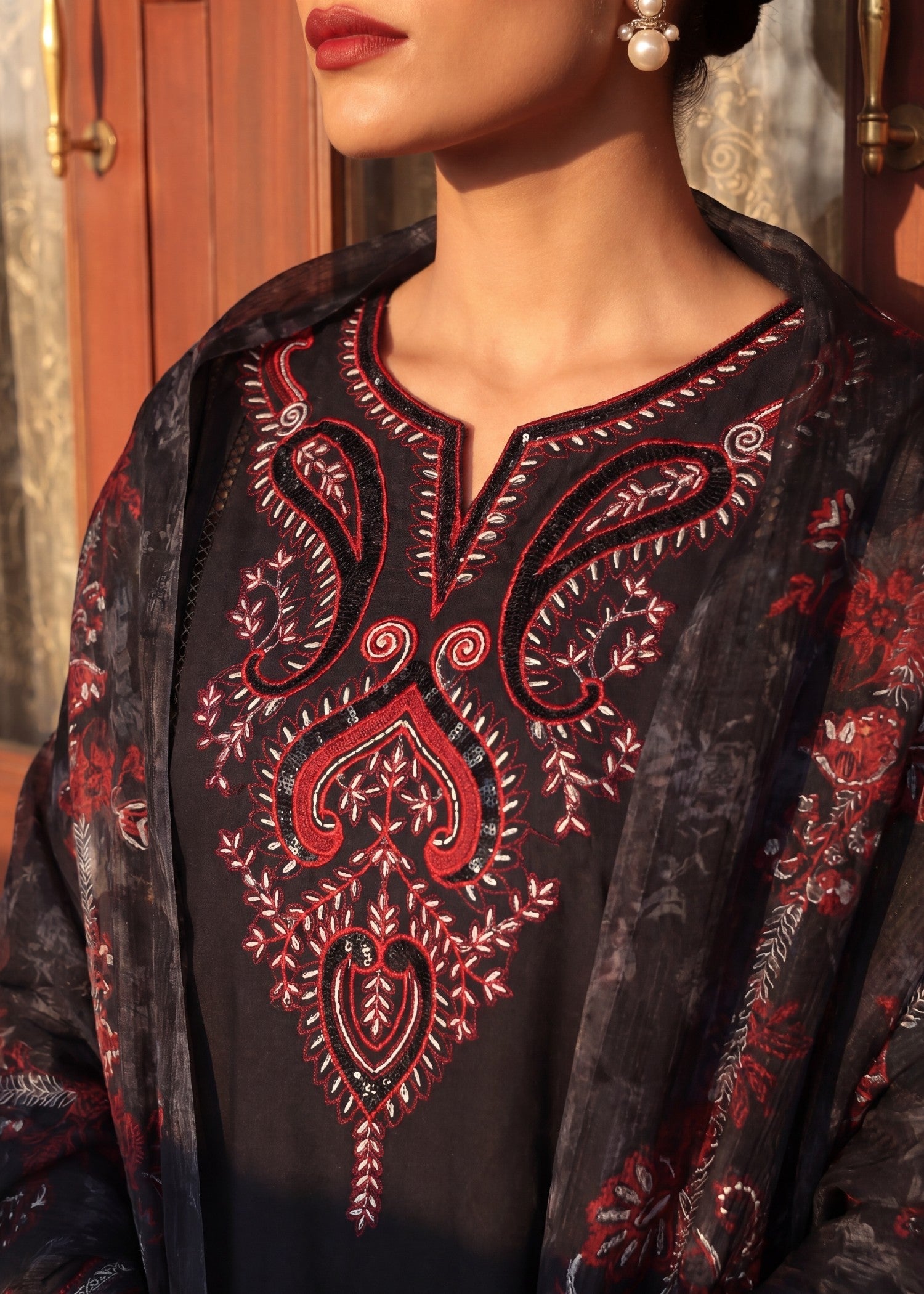 Lawn Pishwas in Black