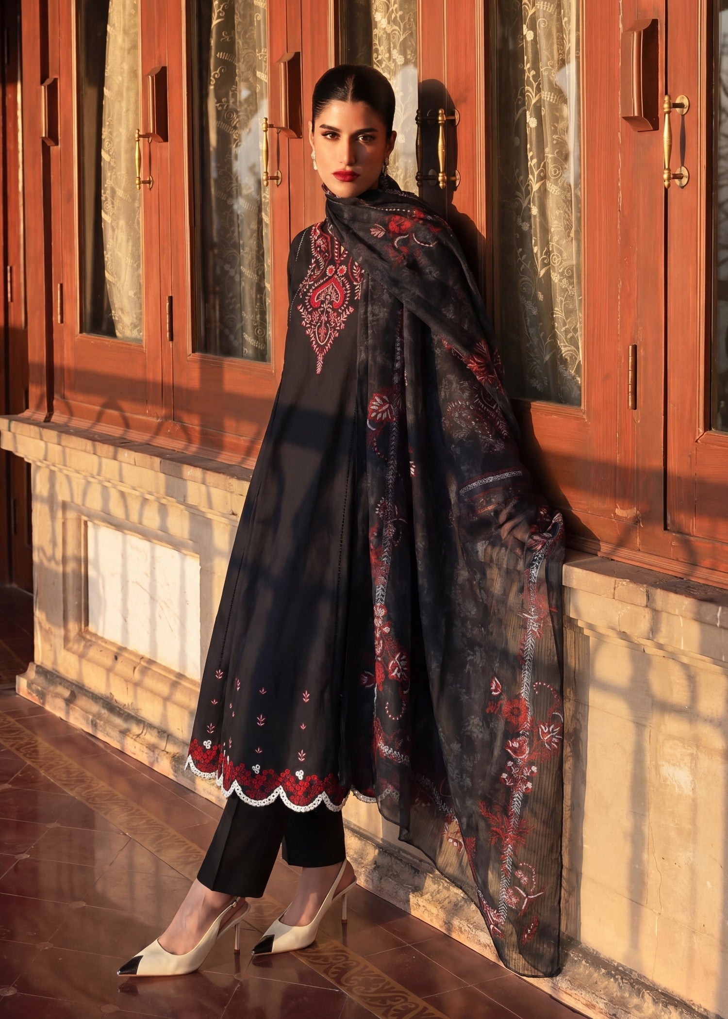 Lawn Pishwas in Black