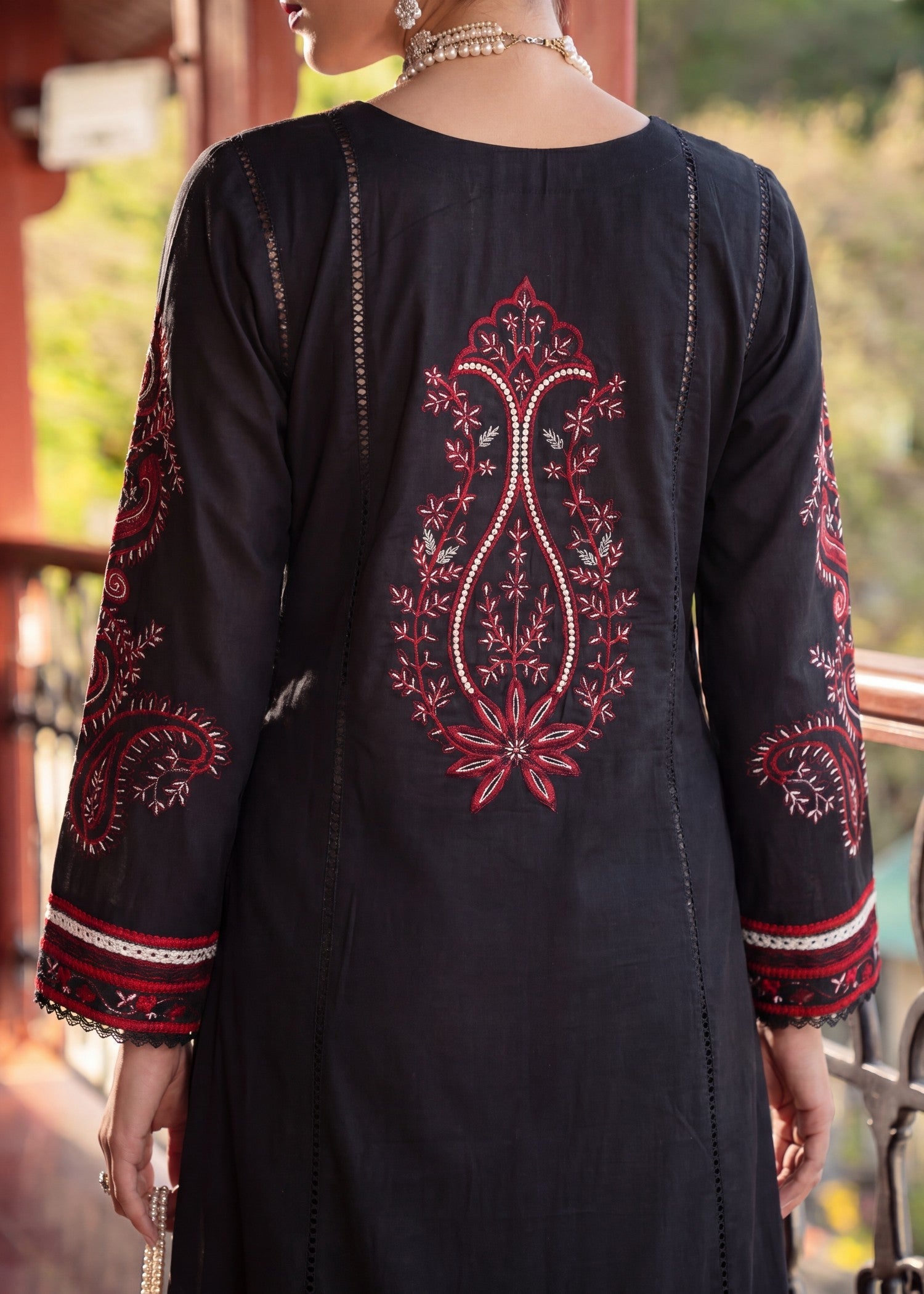 Lawn Pishwas in Black