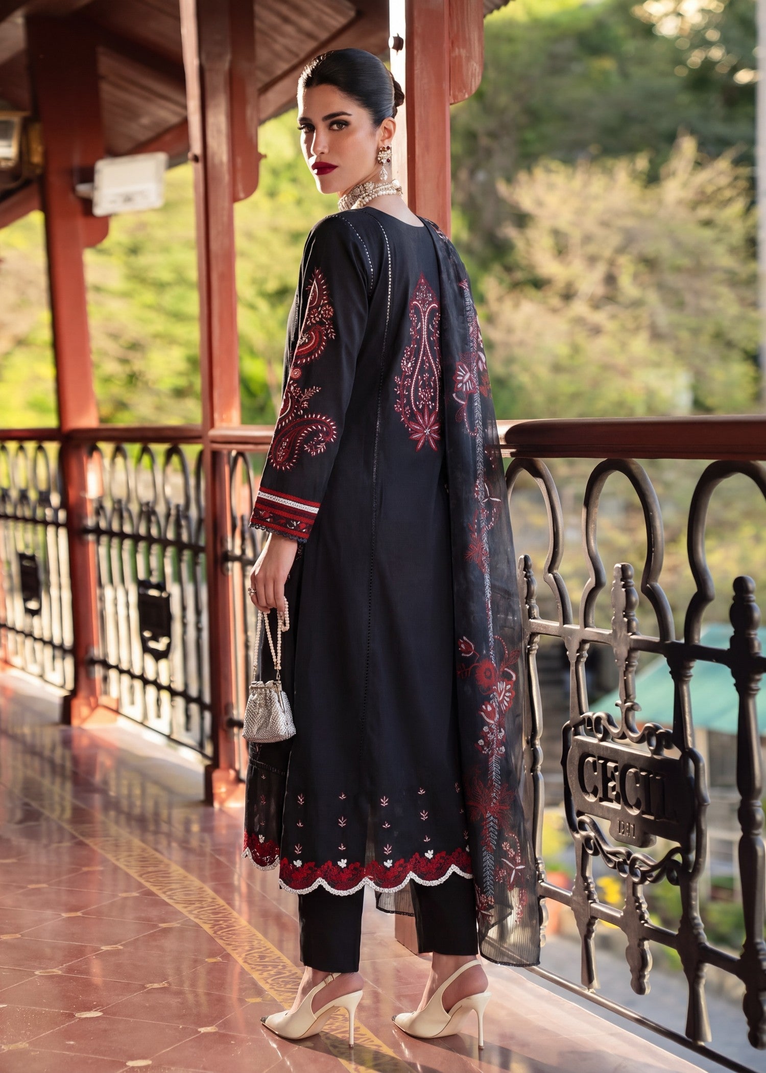 Lawn Pishwas in Black