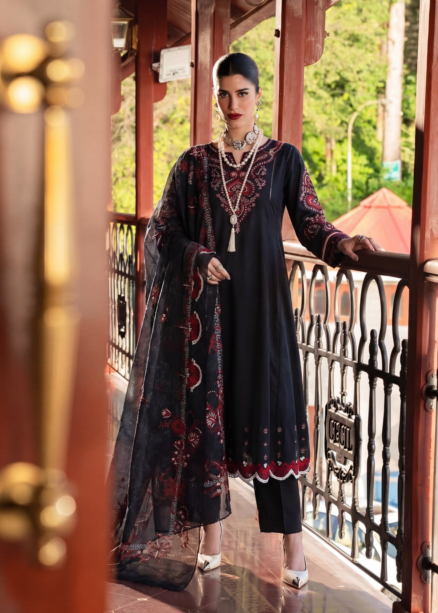 Lawn Pishwas in Black