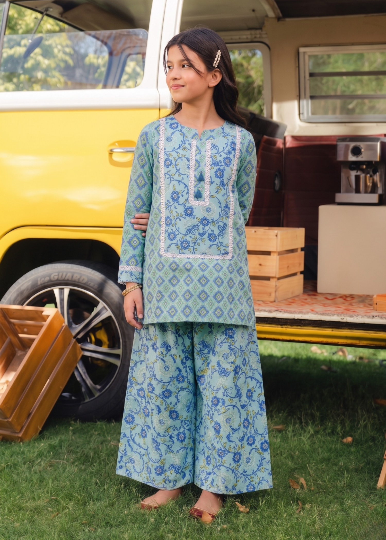 FLORAL-PRINT-DIGITAL-LAWN-CO-ORD-SET-WITH-TRADITIONAL-FARSHI-SHALWAR