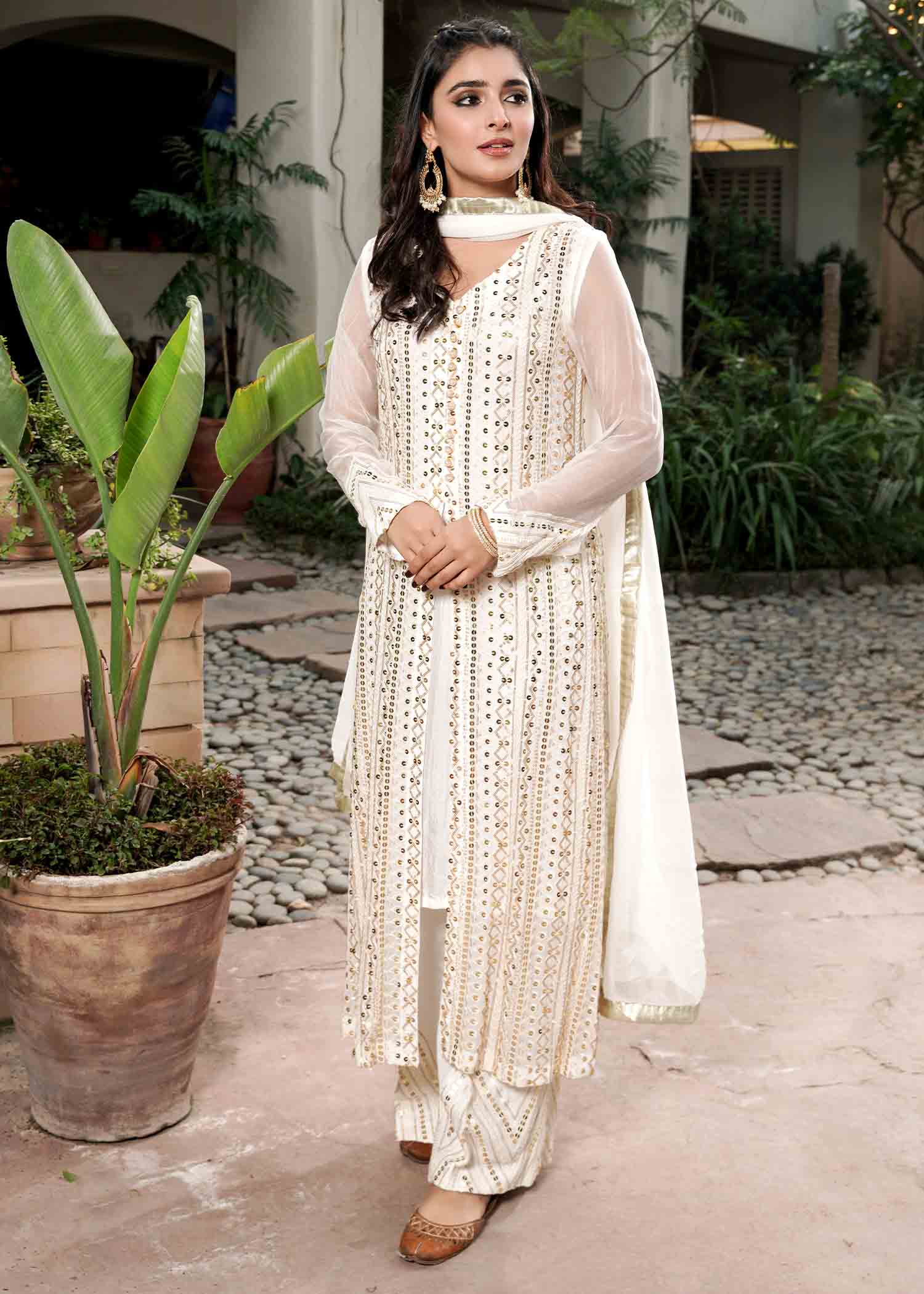 Rang-e-Haya Ufaq/White