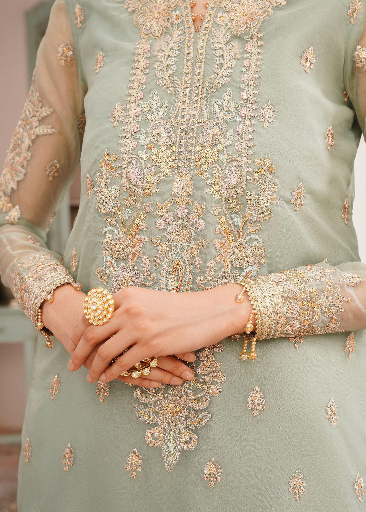 Rang-e-Haya Sanaya (Mint)