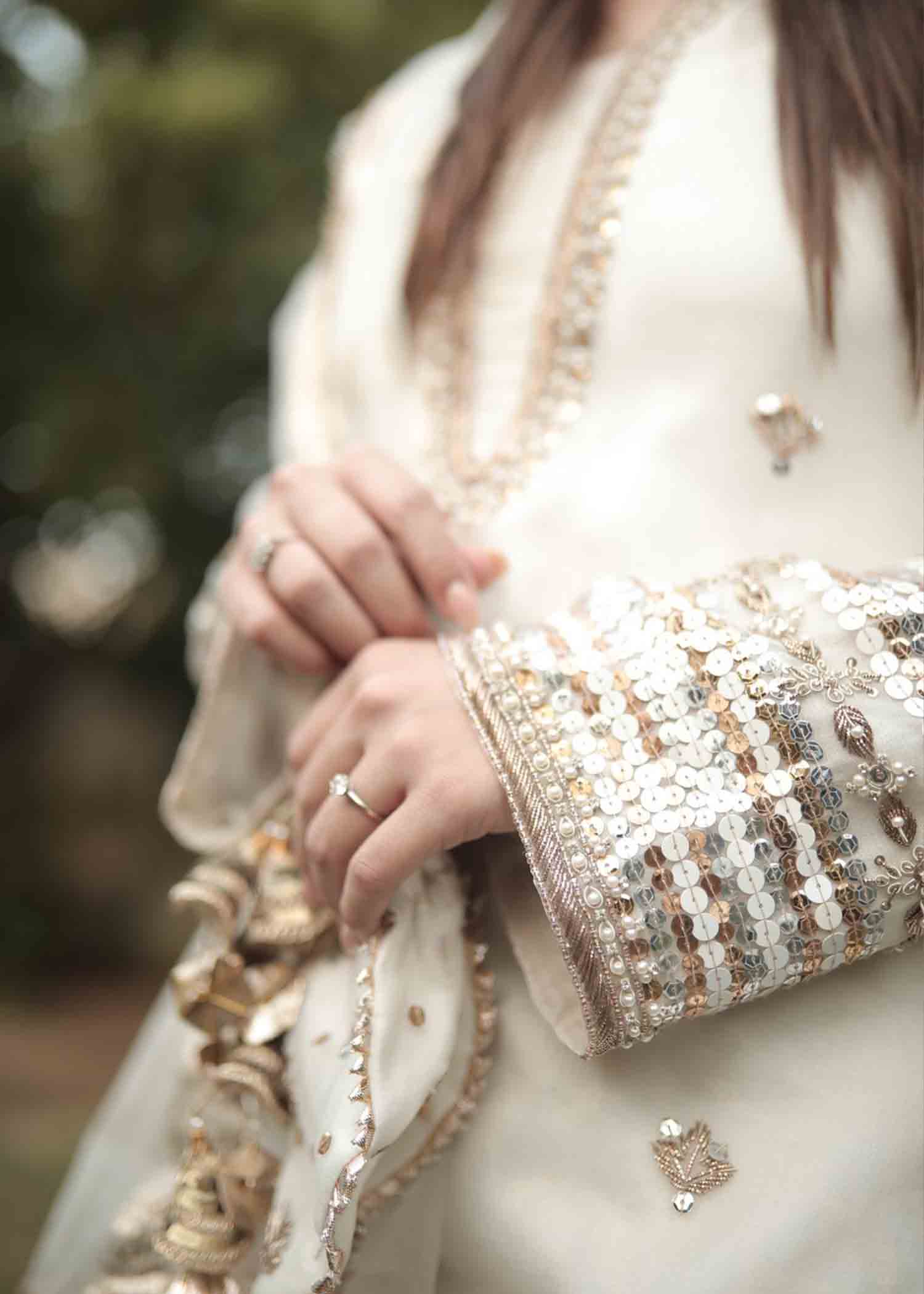 Rang-e-Haya Minal Khan-Pairhan (White)