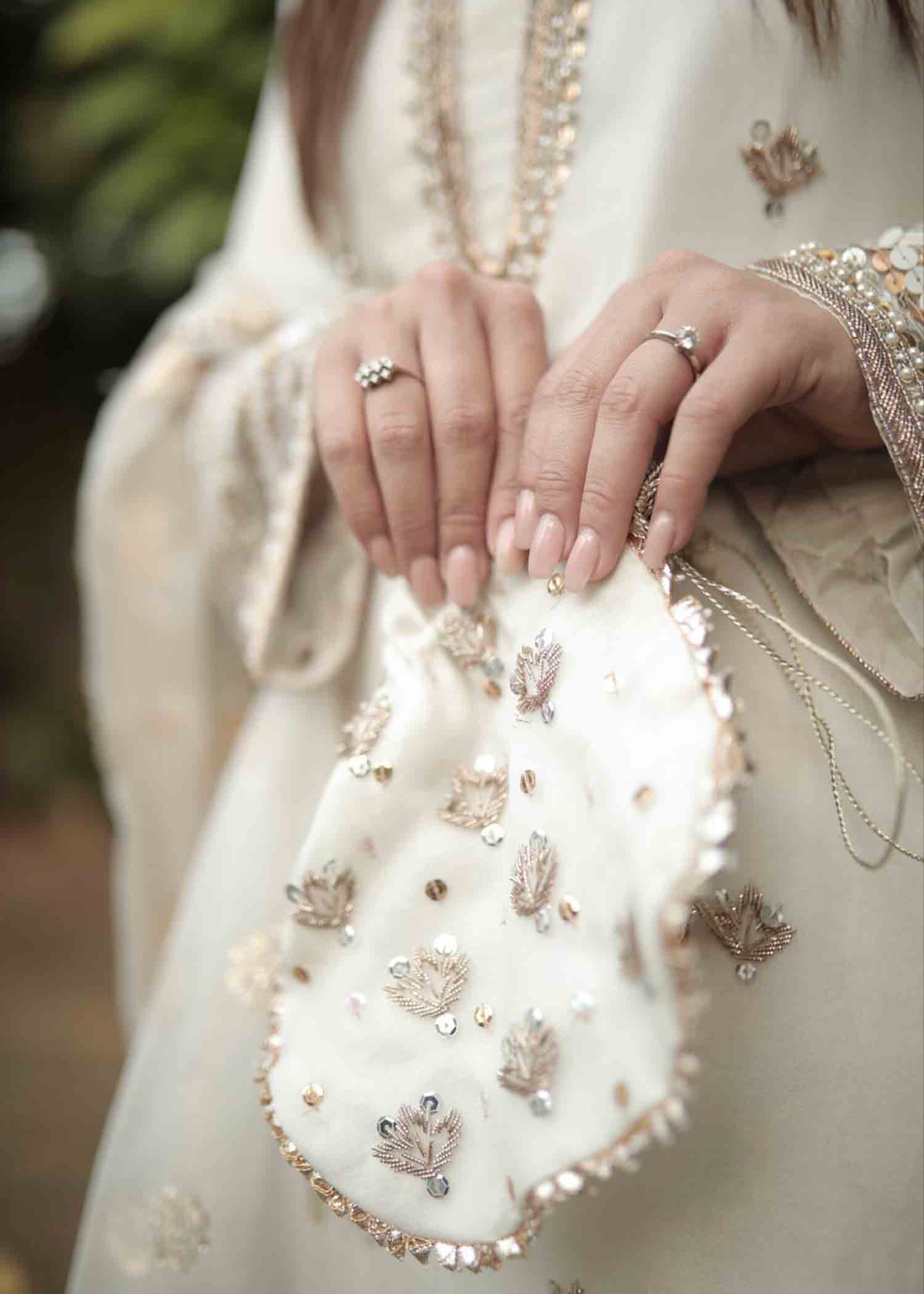 Rang-e-Haya Minal Khan-Pairhan (White)