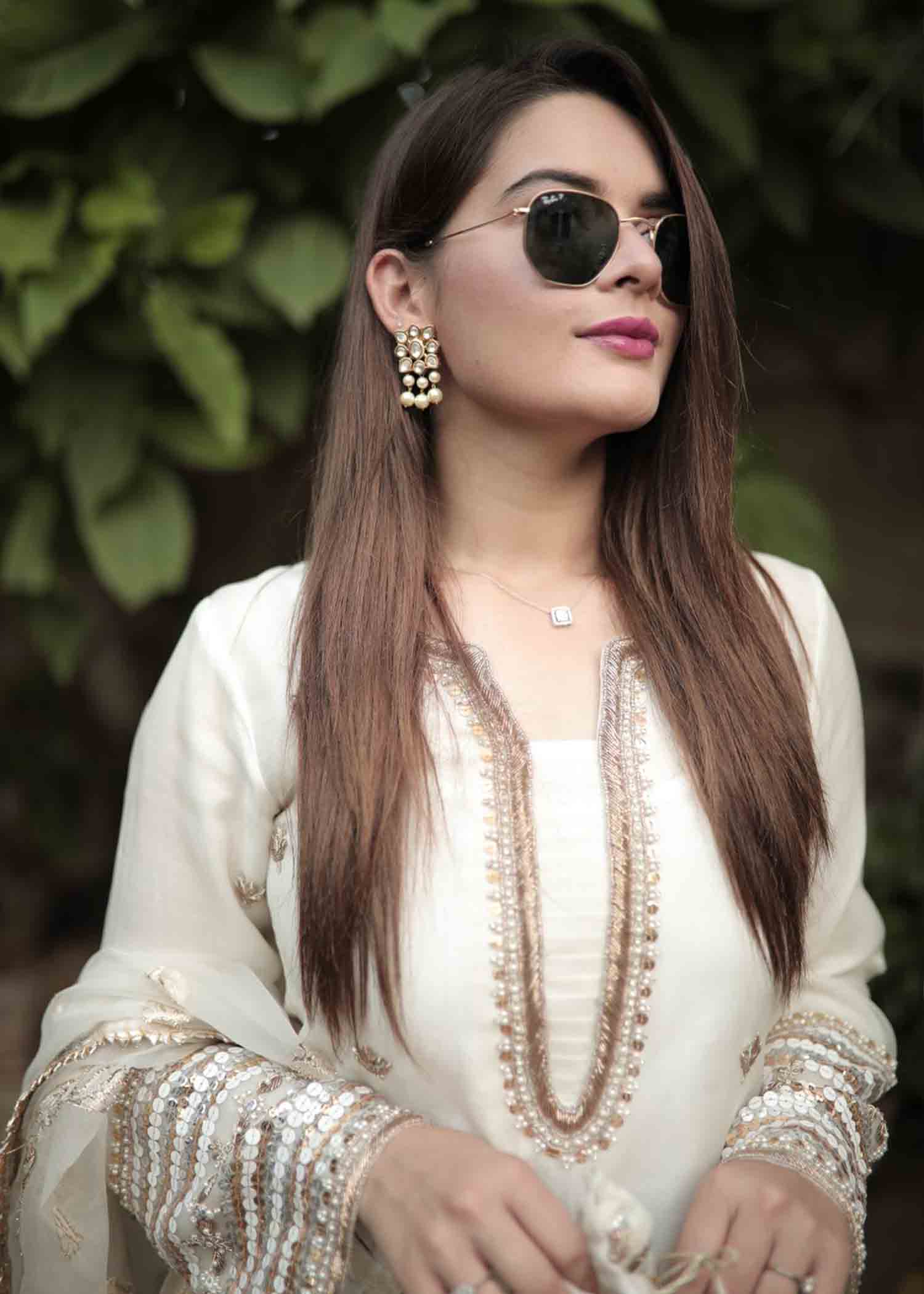 Rang-e-Haya Minal Khan-Pairhan (White)