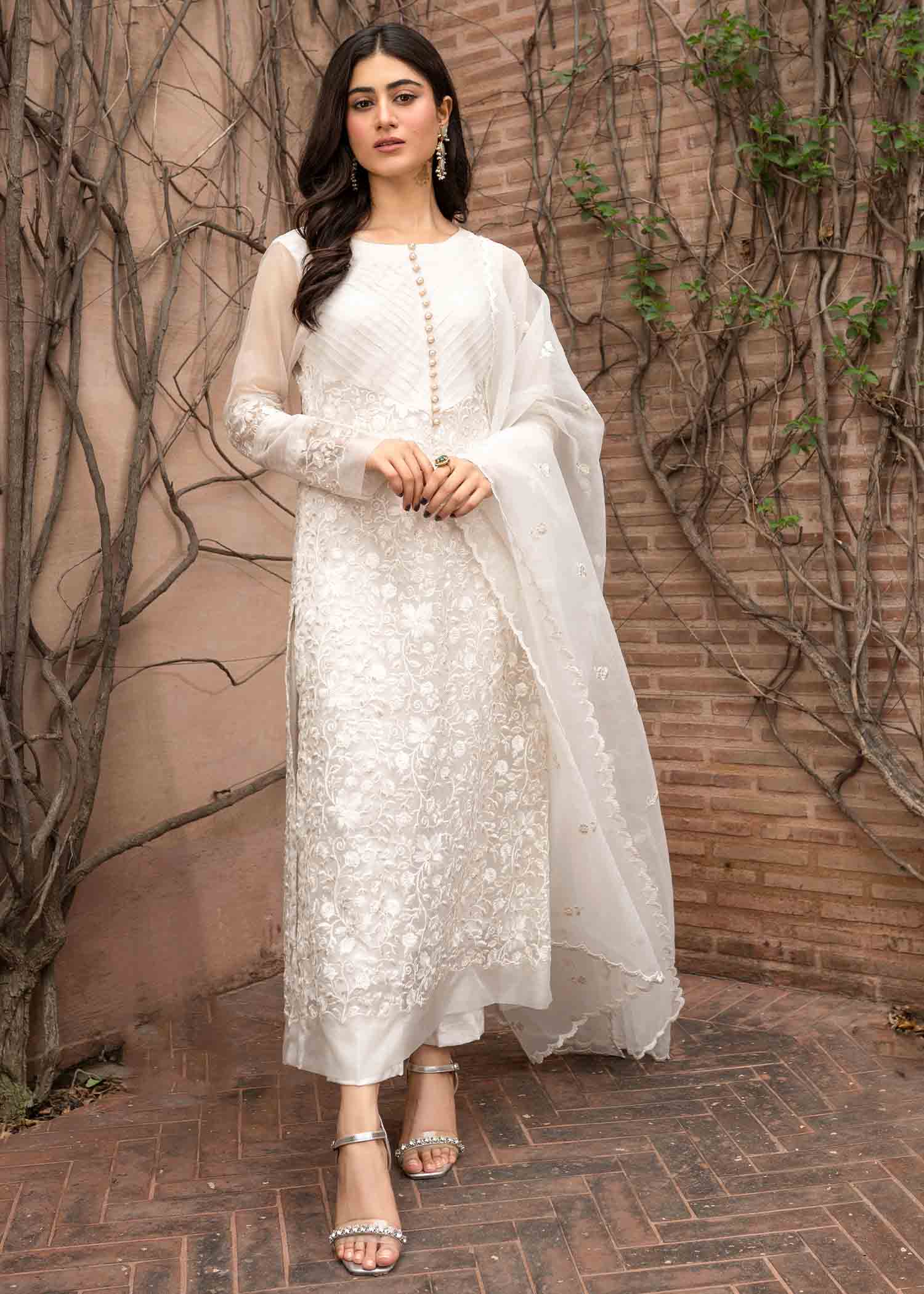 Rang-e-Haya Noor