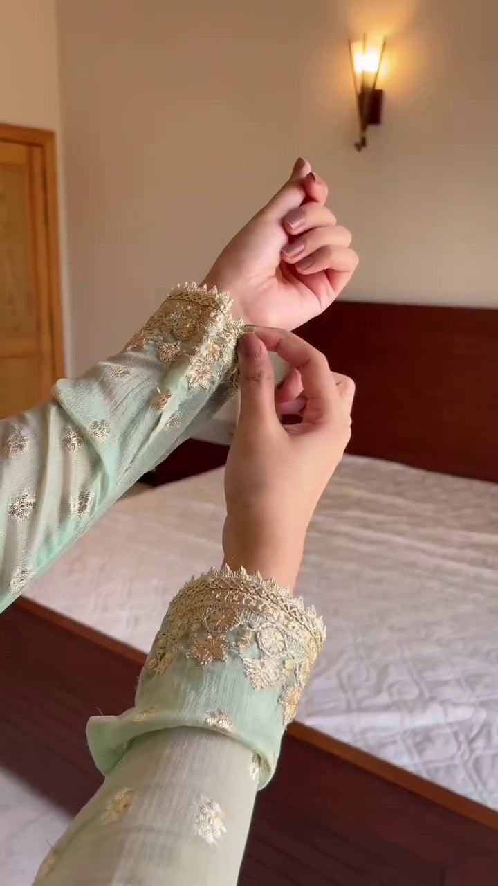 Rang-e-Haya Sanaya (Mint)