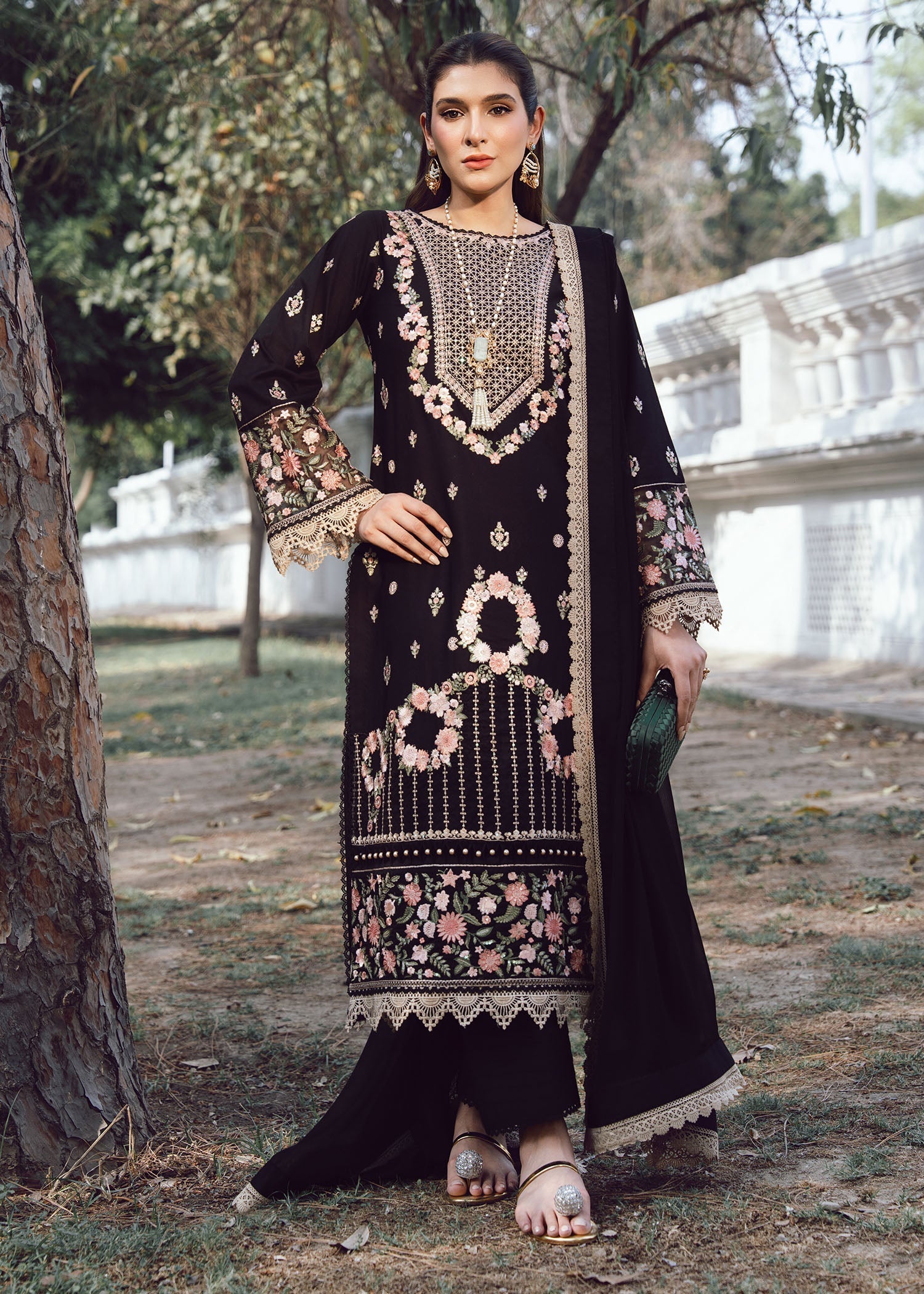 Rang-e-Haya Vivara (Black)