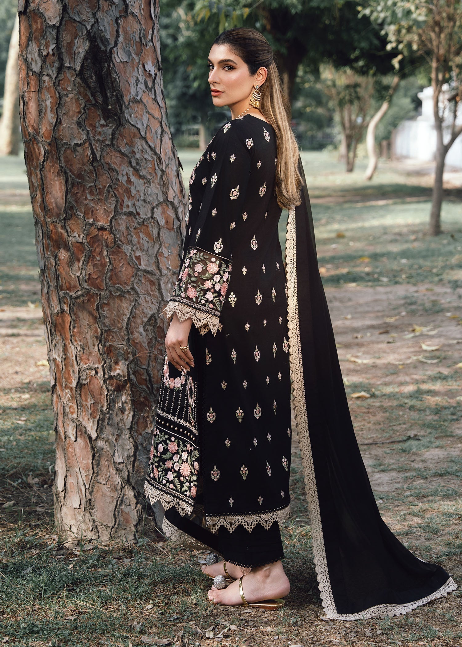 Rang-e-Haya Vivara (Black)