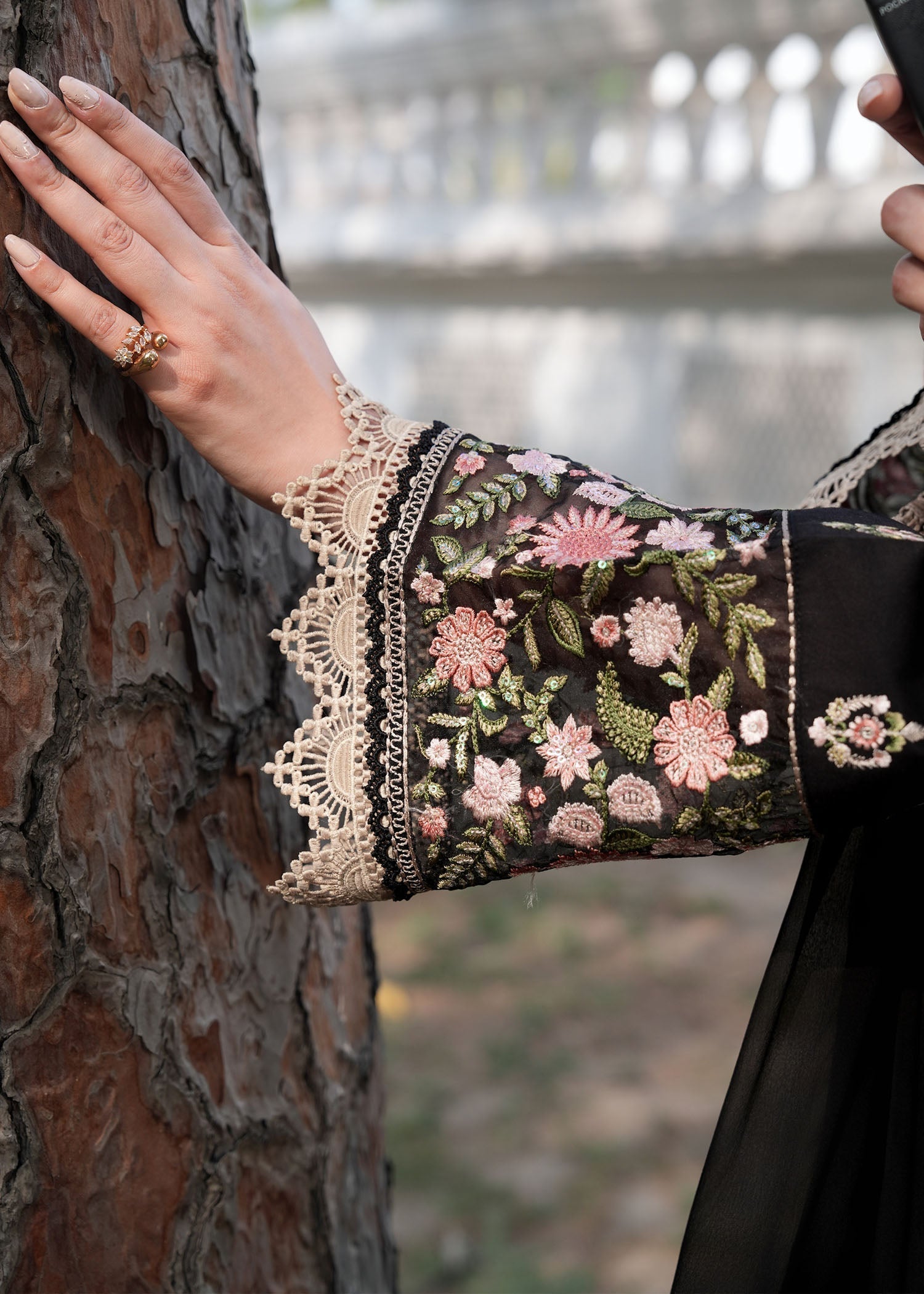 Rang-e-Haya Vivara (Black)
