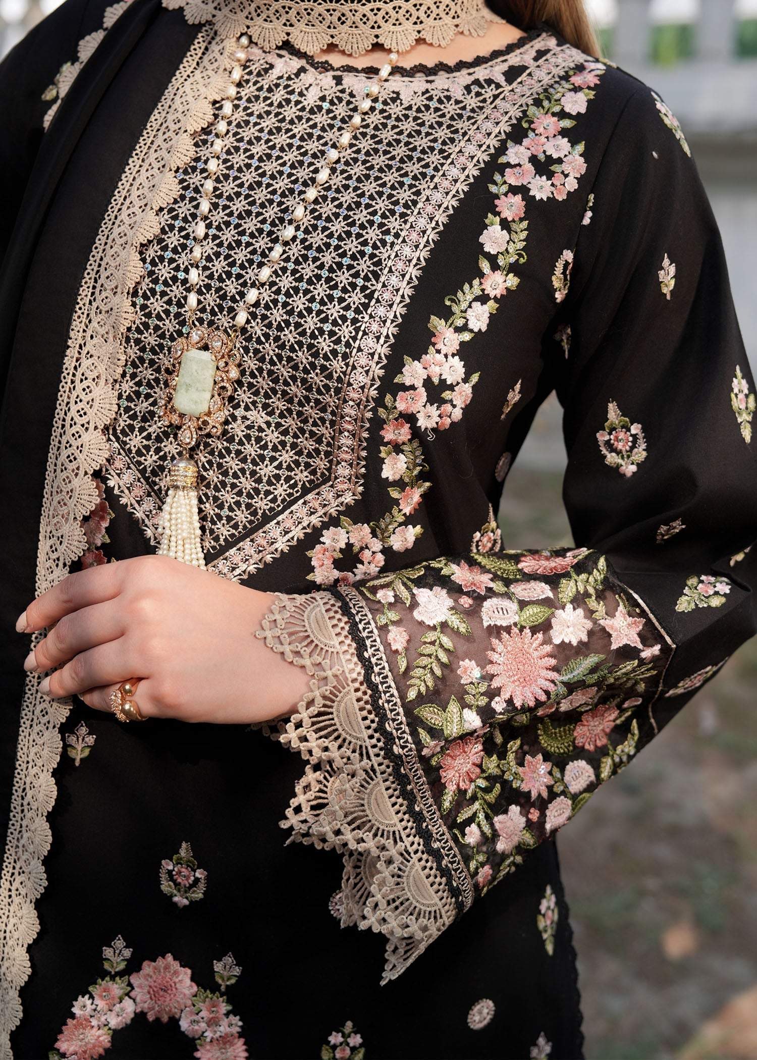 Rang-e-Haya Vivara (Black)
