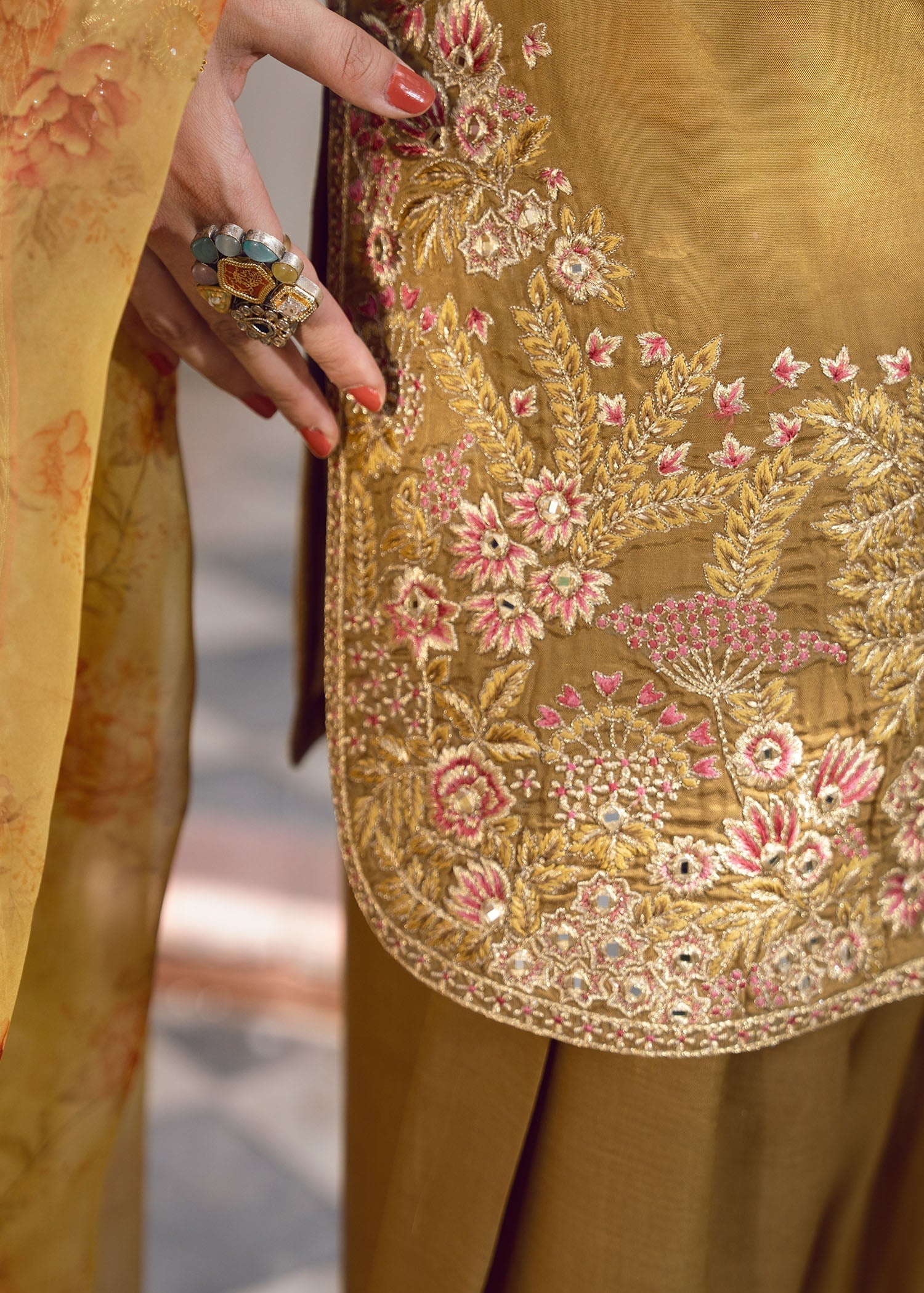 Rang-e-Haya Susan (Olive)