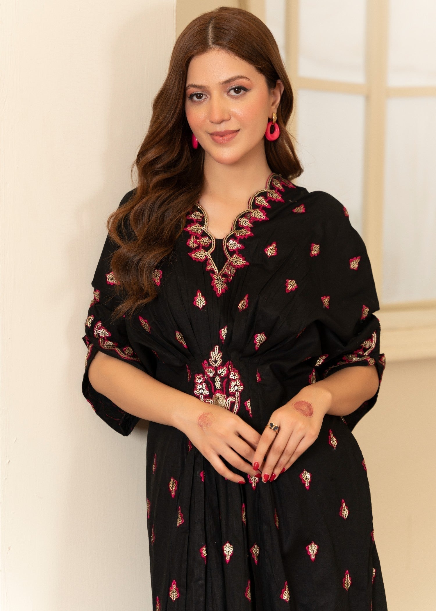 Lawn Kaftan in Black