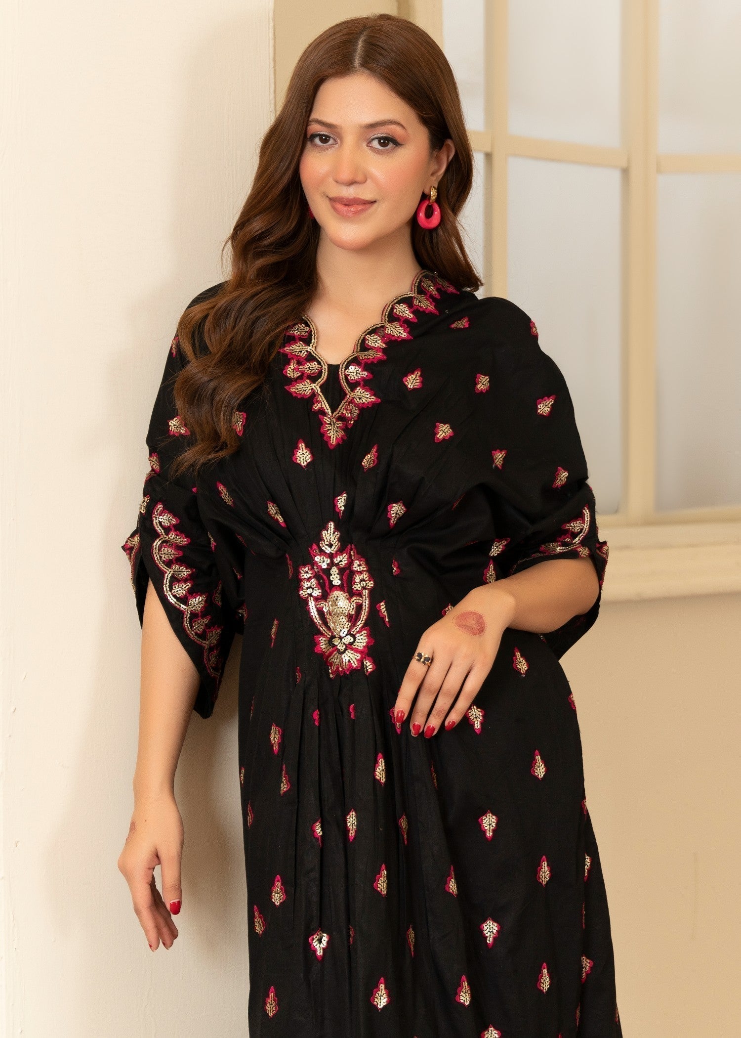 Lawn Kaftan in Black
