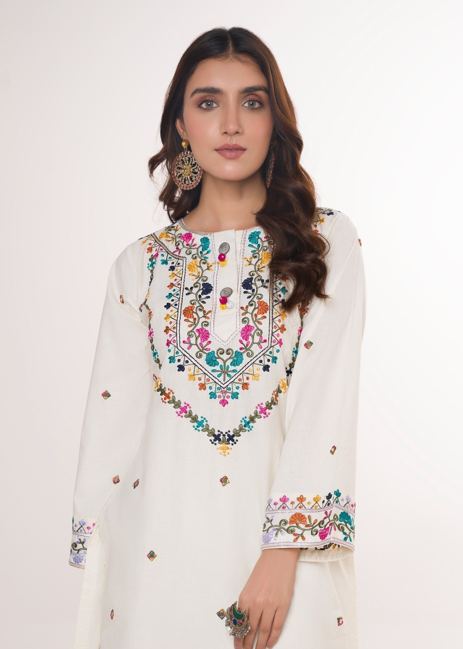 Sahibas By Mirza Morni white
