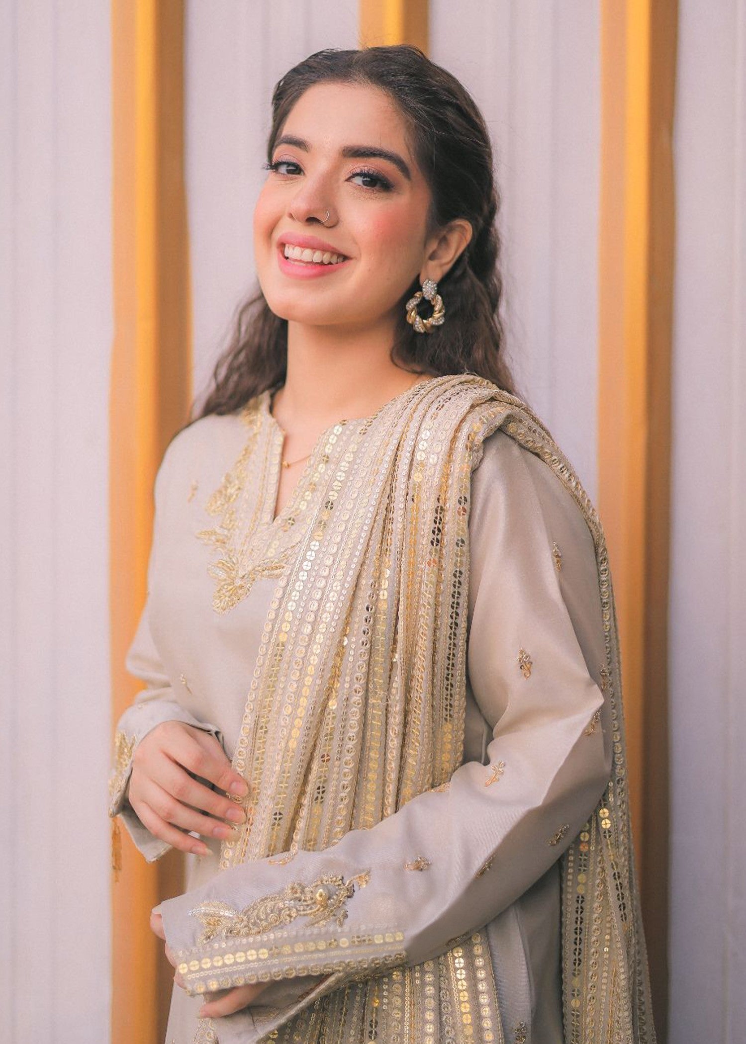 Rang-e-Haya Sandali pearl white