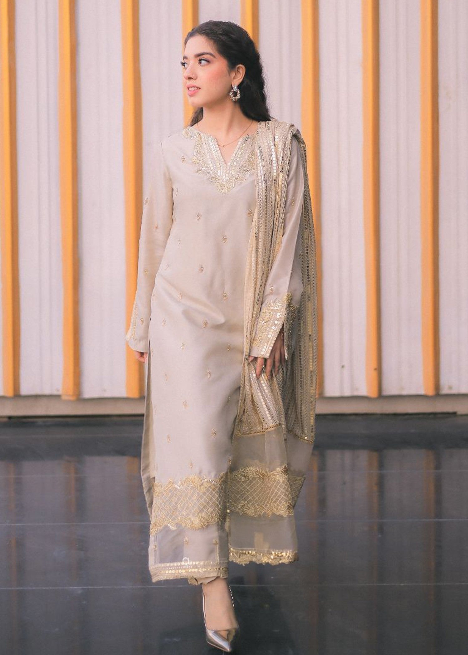 Rang-e-Haya Sandali pearl white