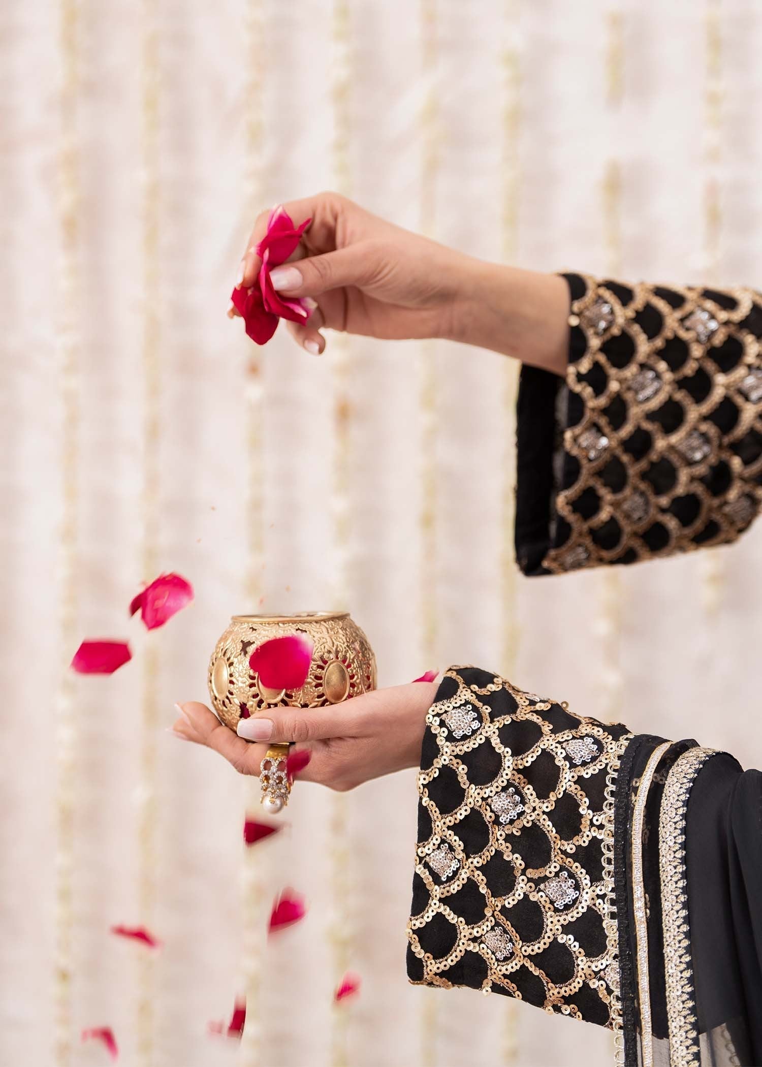 Rang-e-Haya Sunghar (Black)