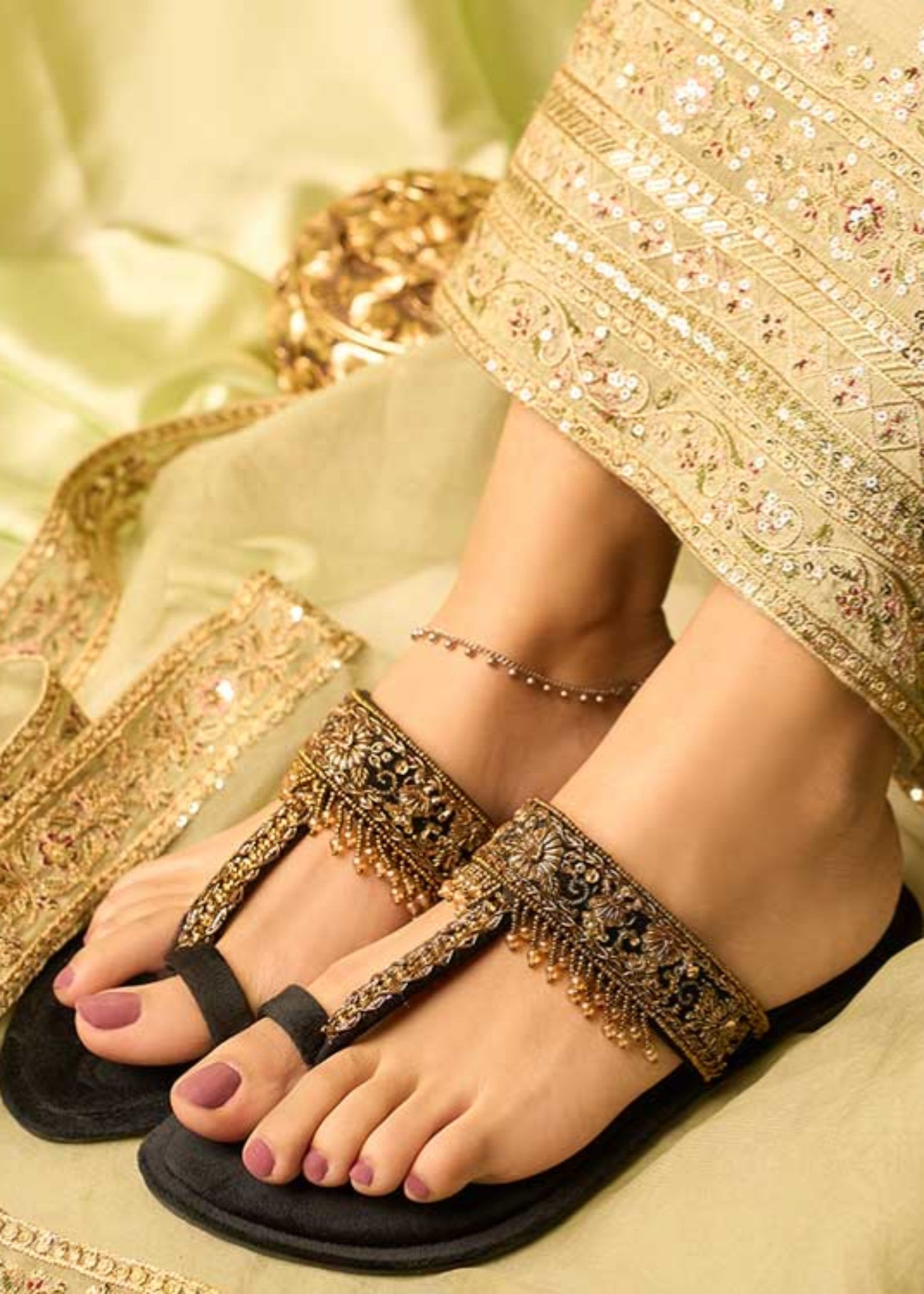 MANJHLI-BLACK-1
