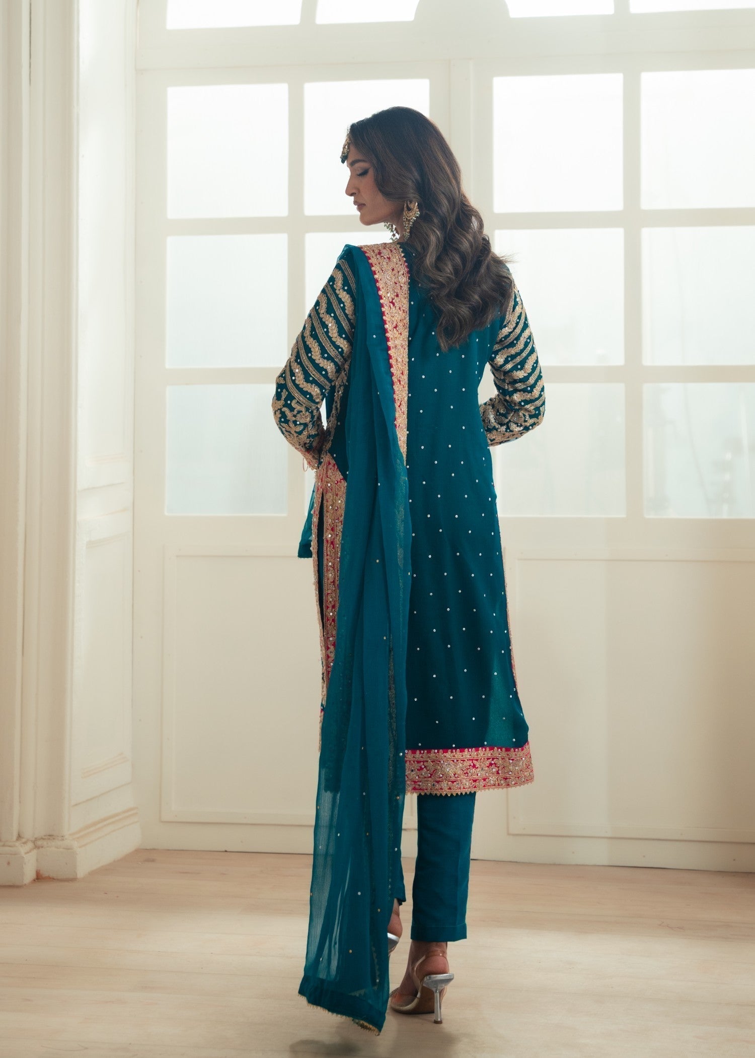 VANEEZA-1