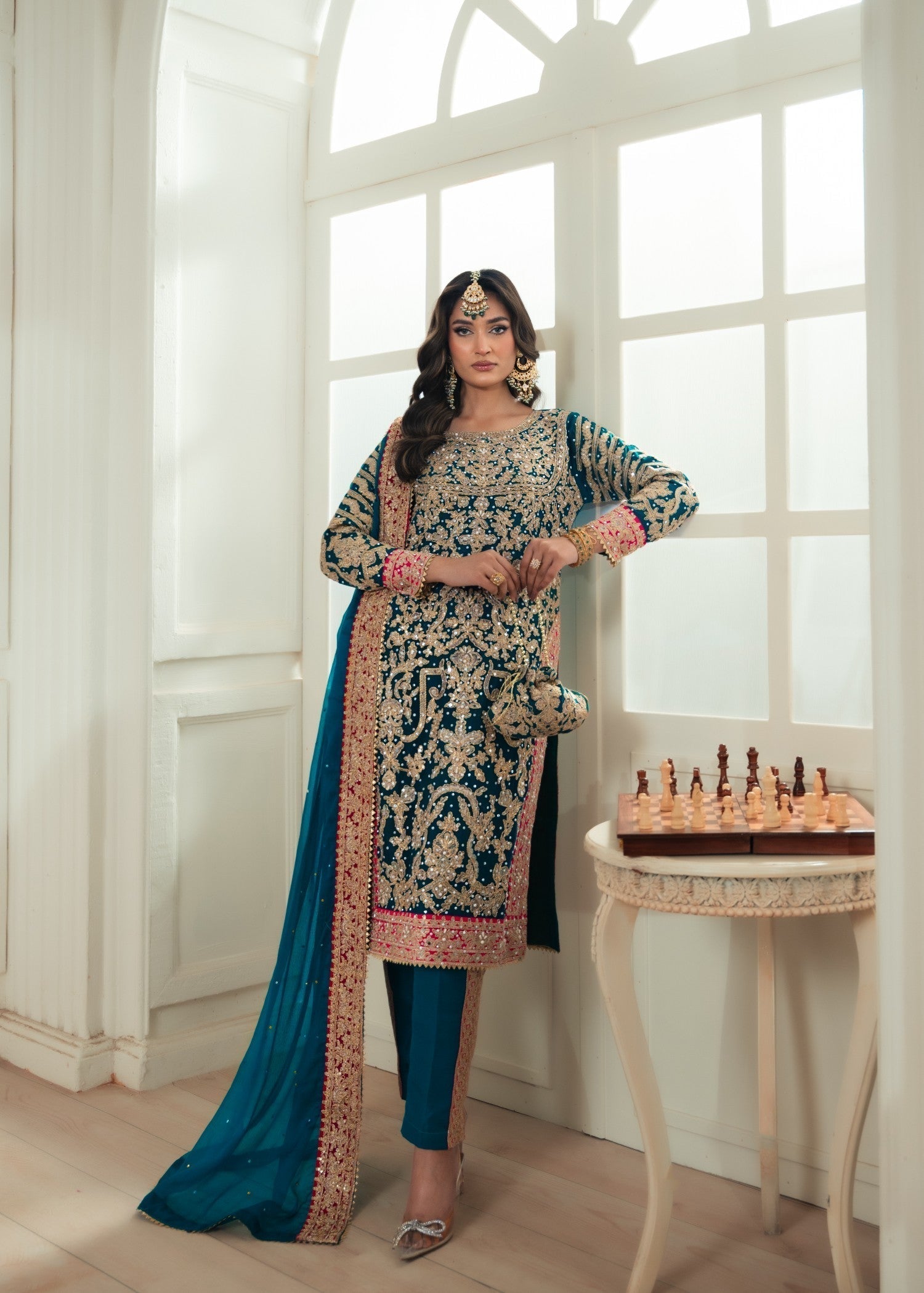 VANEEZA-1