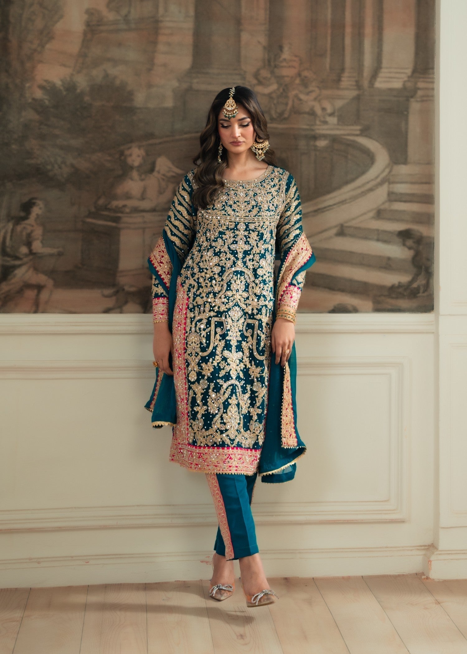 VANEEZA-1