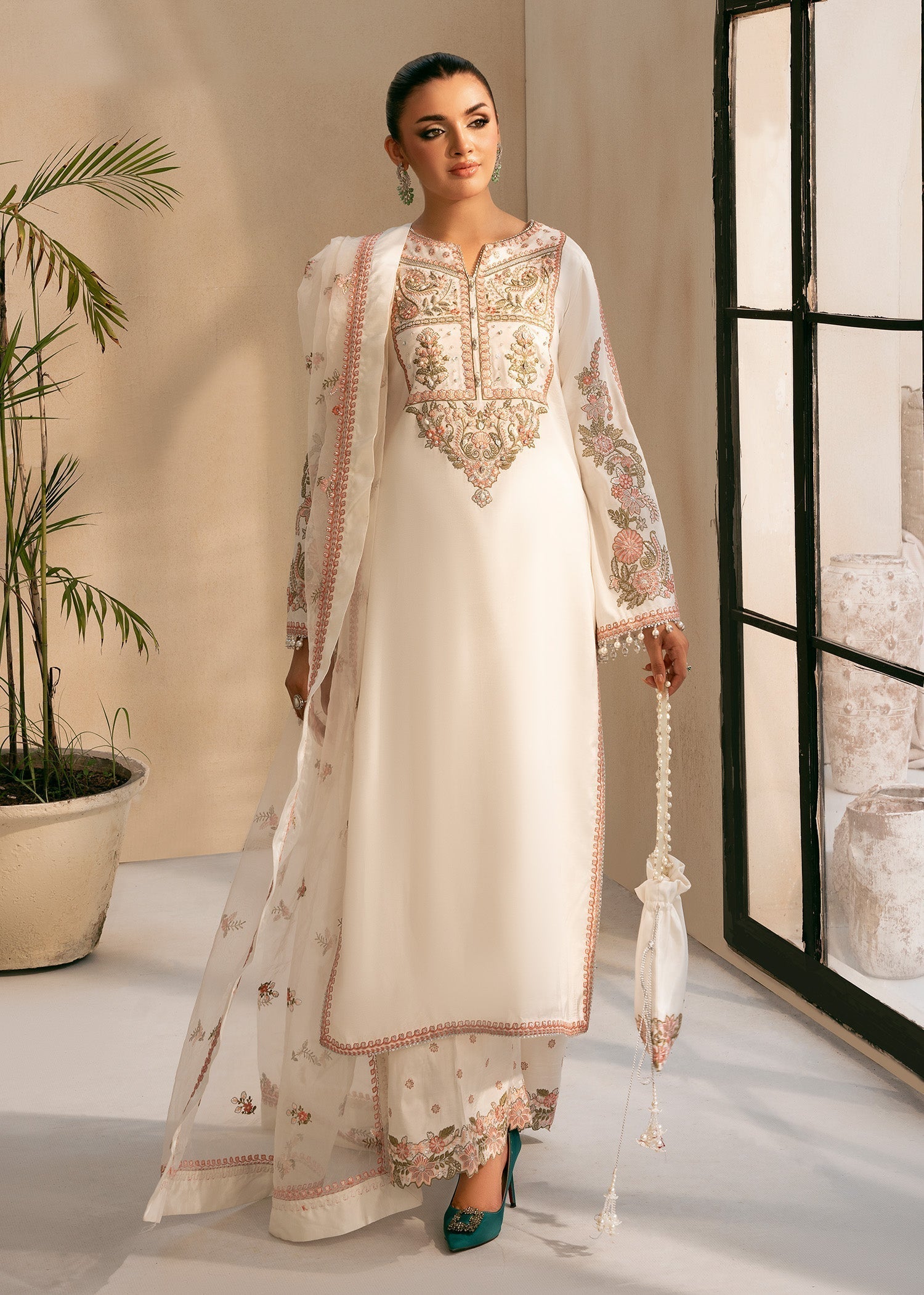 Rang-e-Haya Jolie