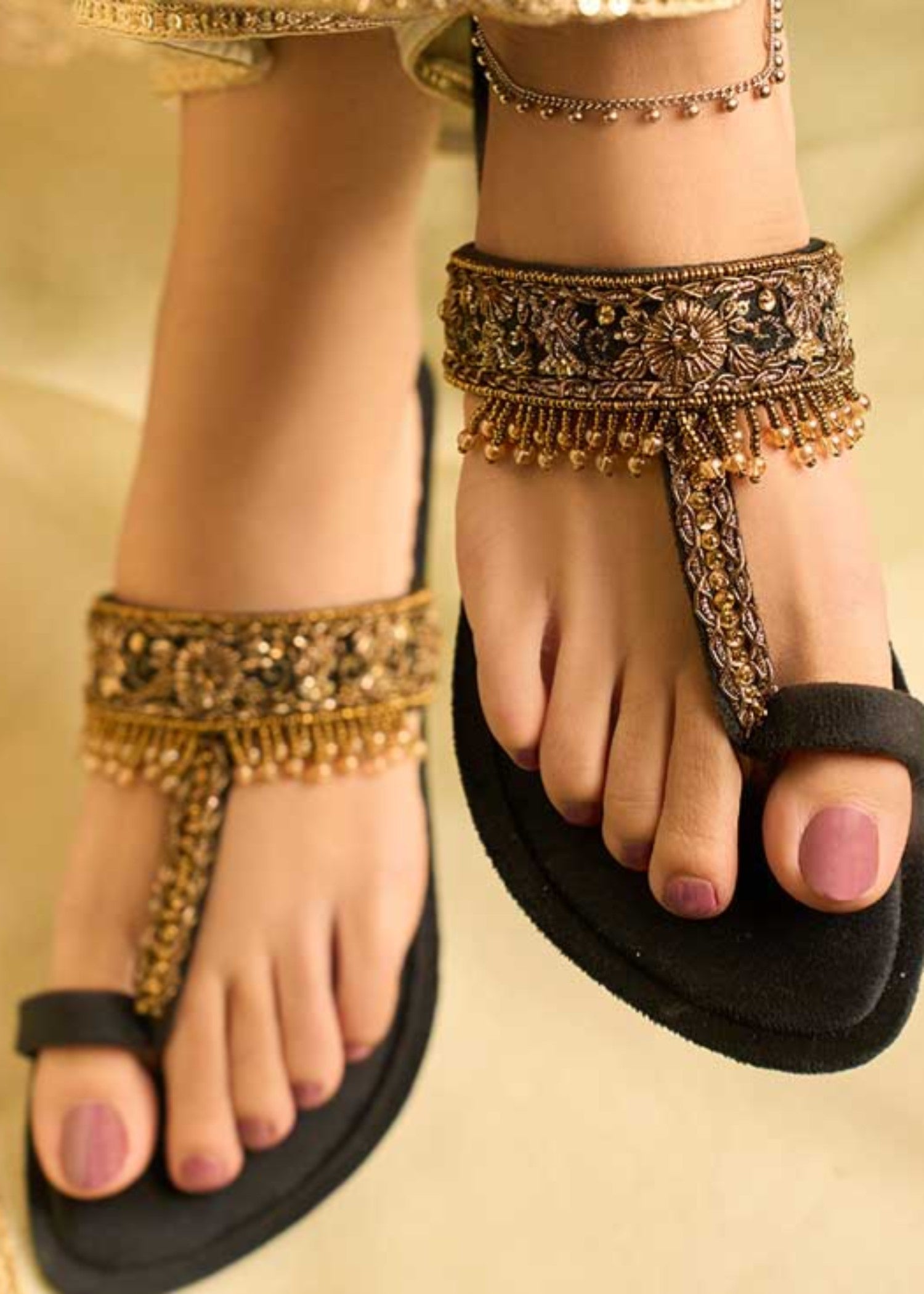 MANJHLI-BLACK-1