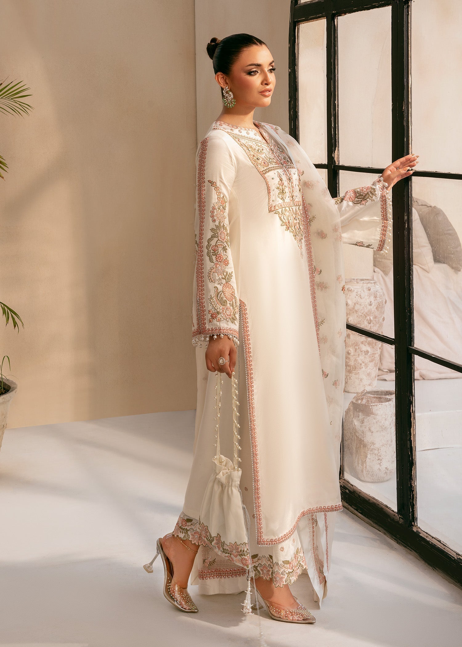 Rang-e-Haya Jolie