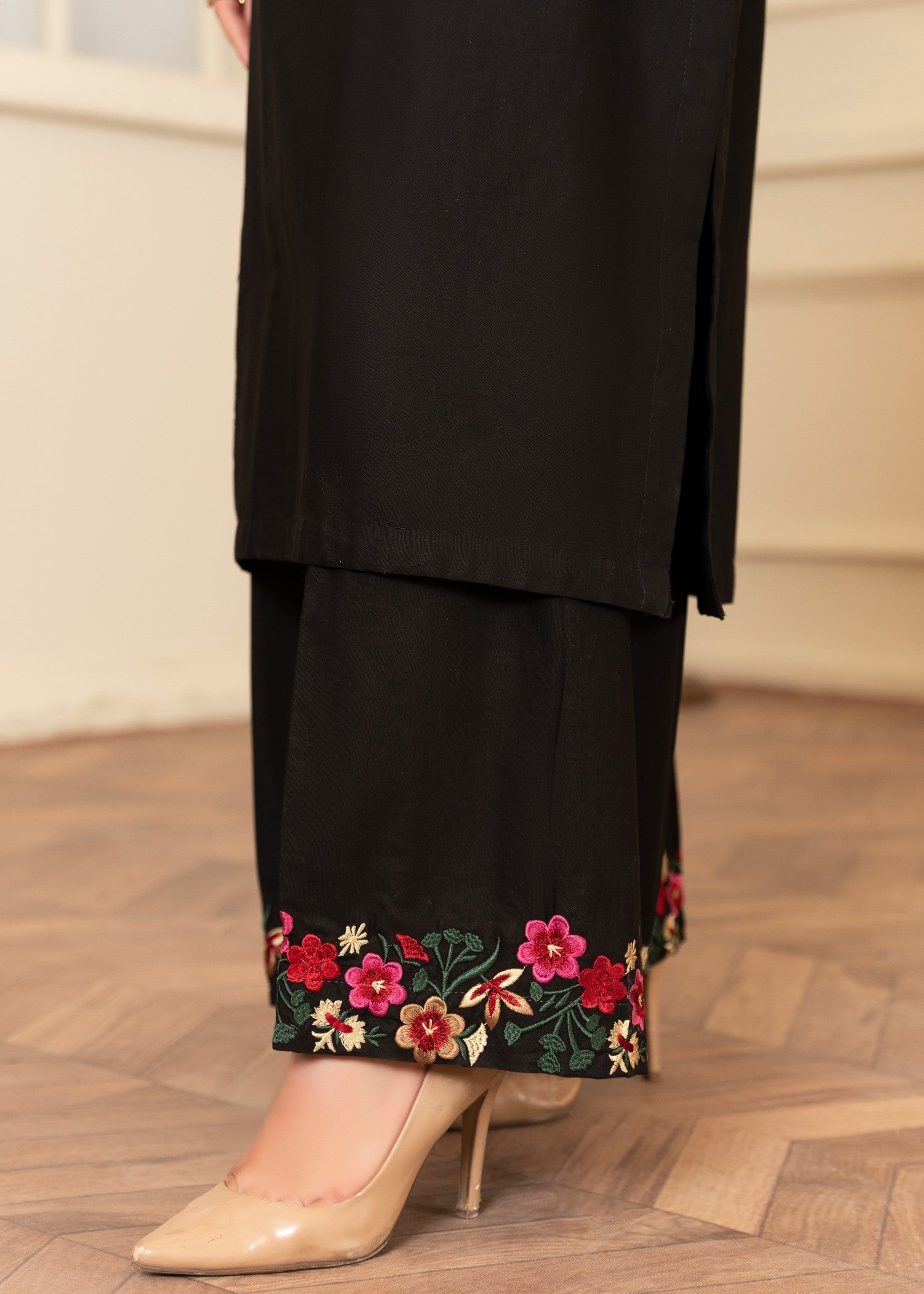 Sahibas By Mirza Kriti Black