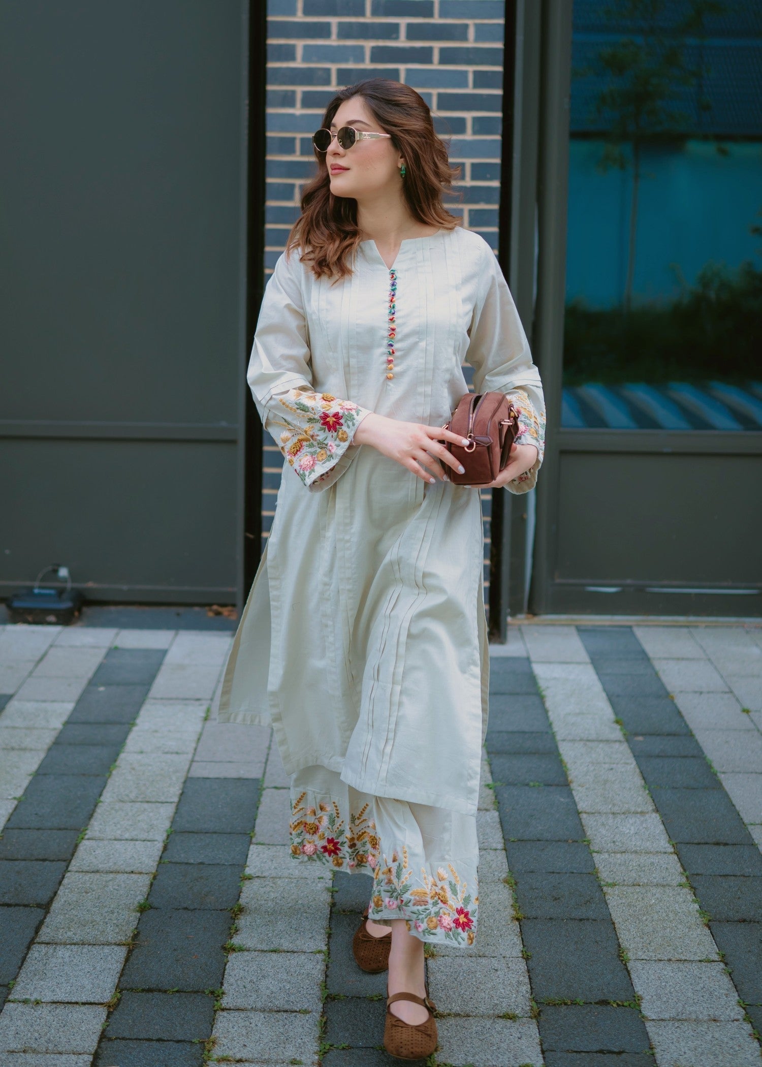 Sahibas By Mirza Gulejahan - Ivory