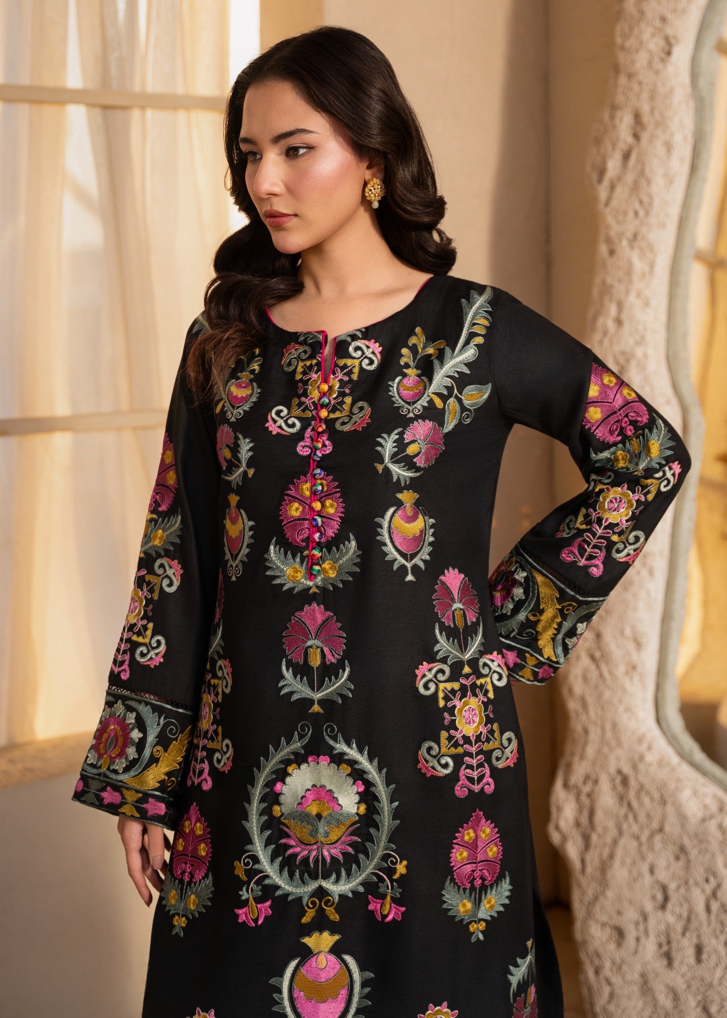 Dhanak Kurta Set in Black