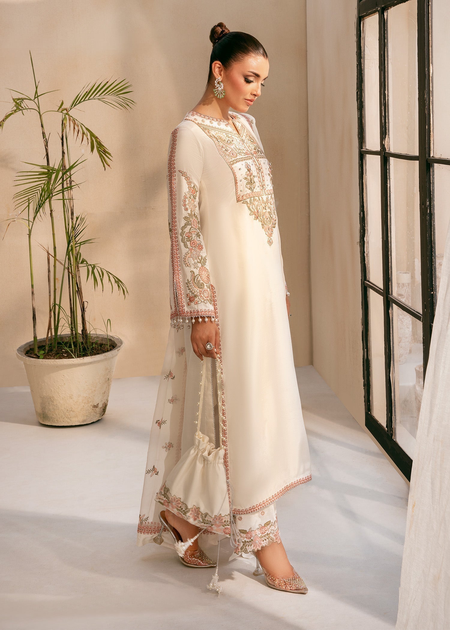 Rang-e-Haya Jolie