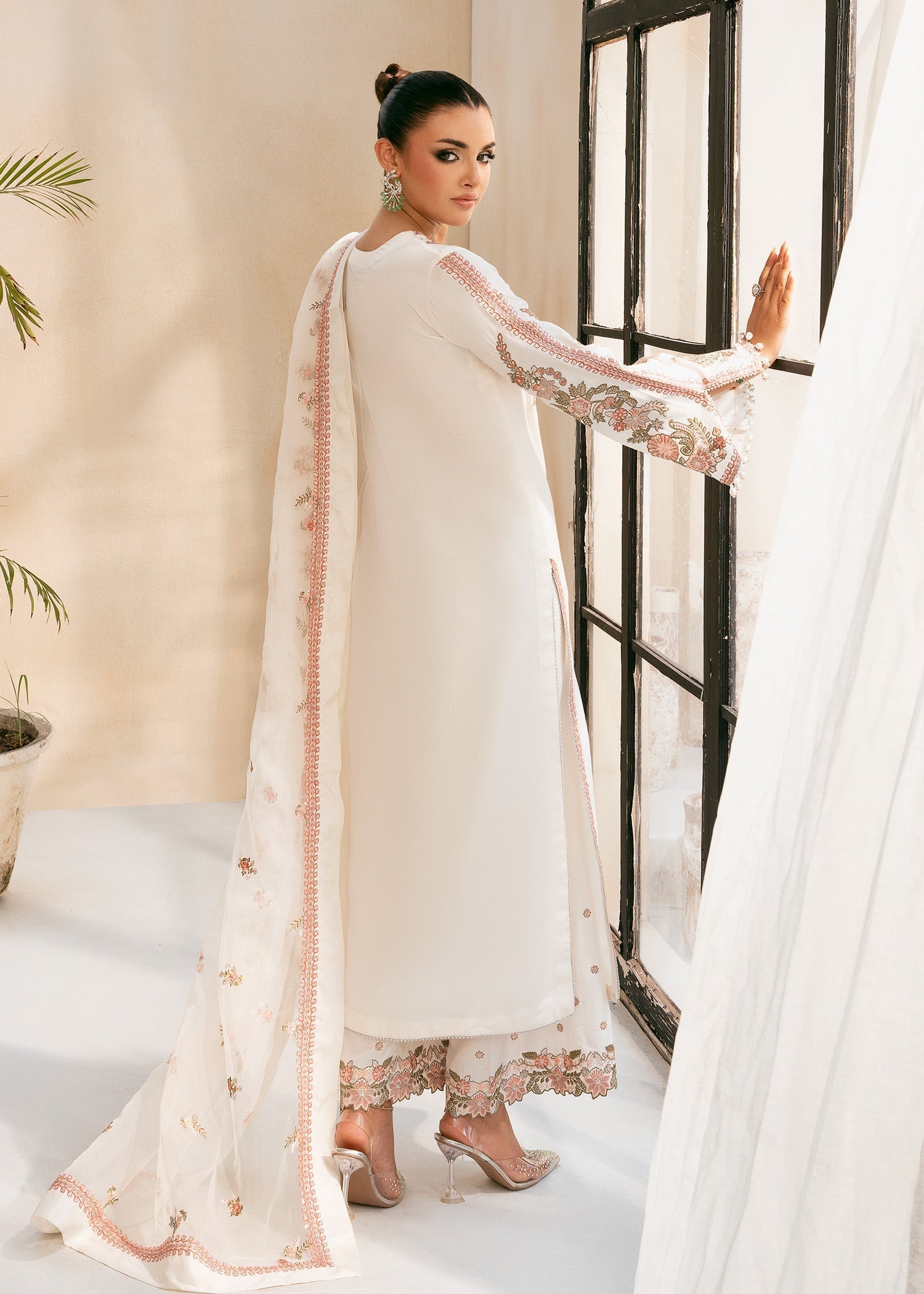 Rang-e-Haya Jolie