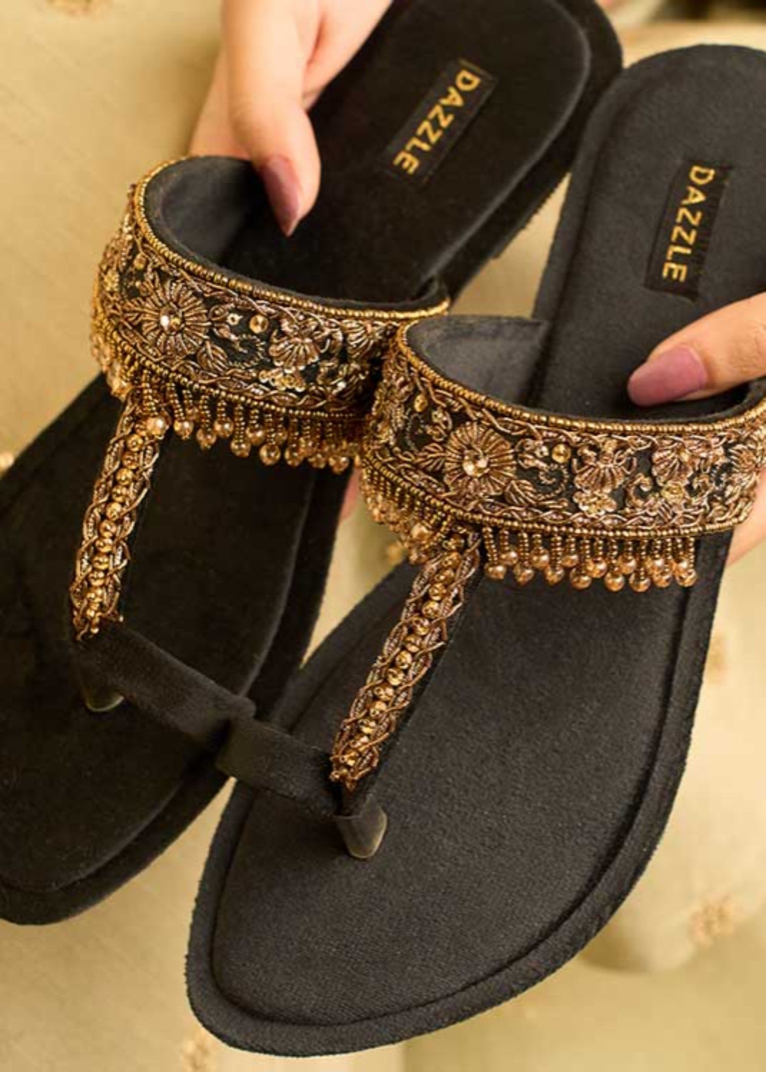 MANJHLI-BLACK-1