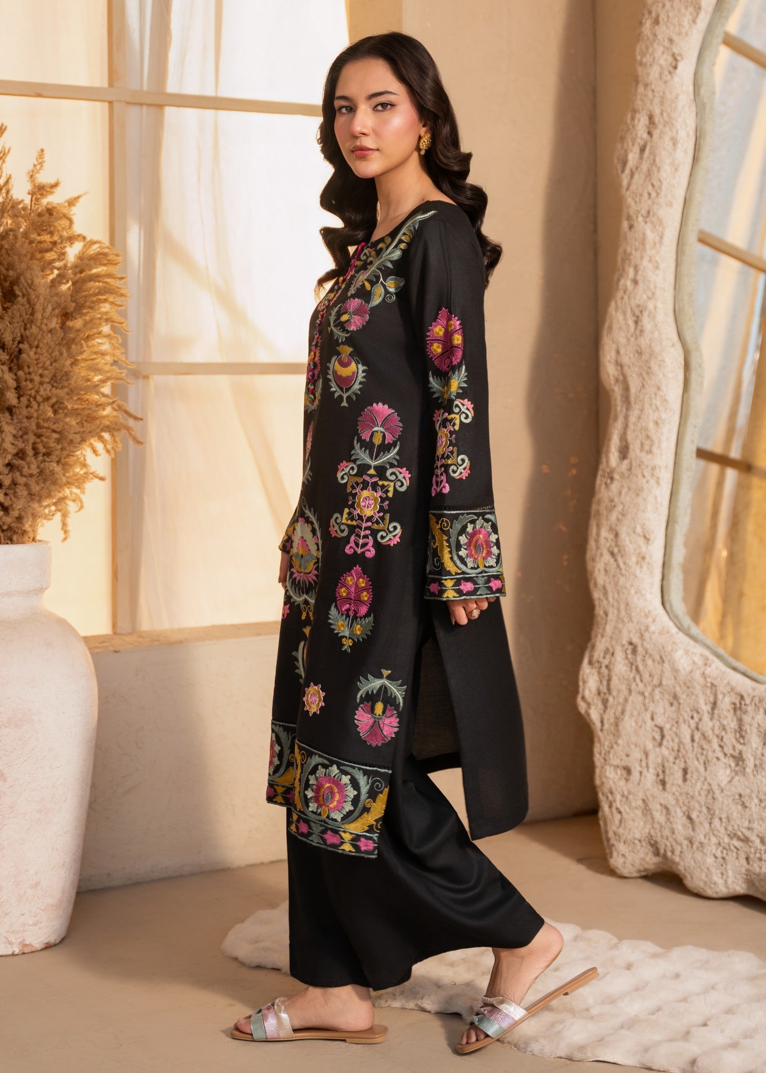 Dhanak Kurta Set in Black