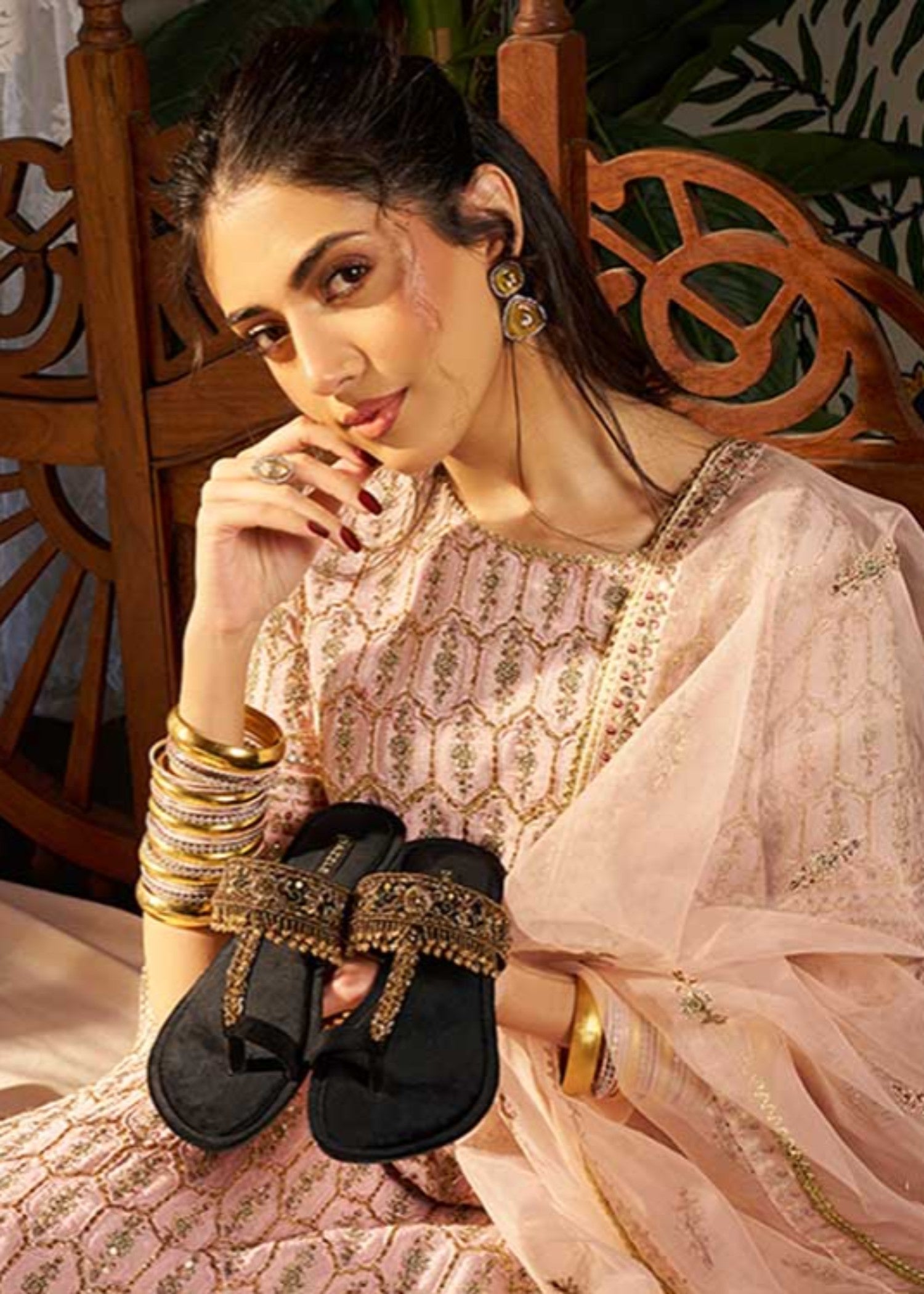 MANJHLI-BLACK-1