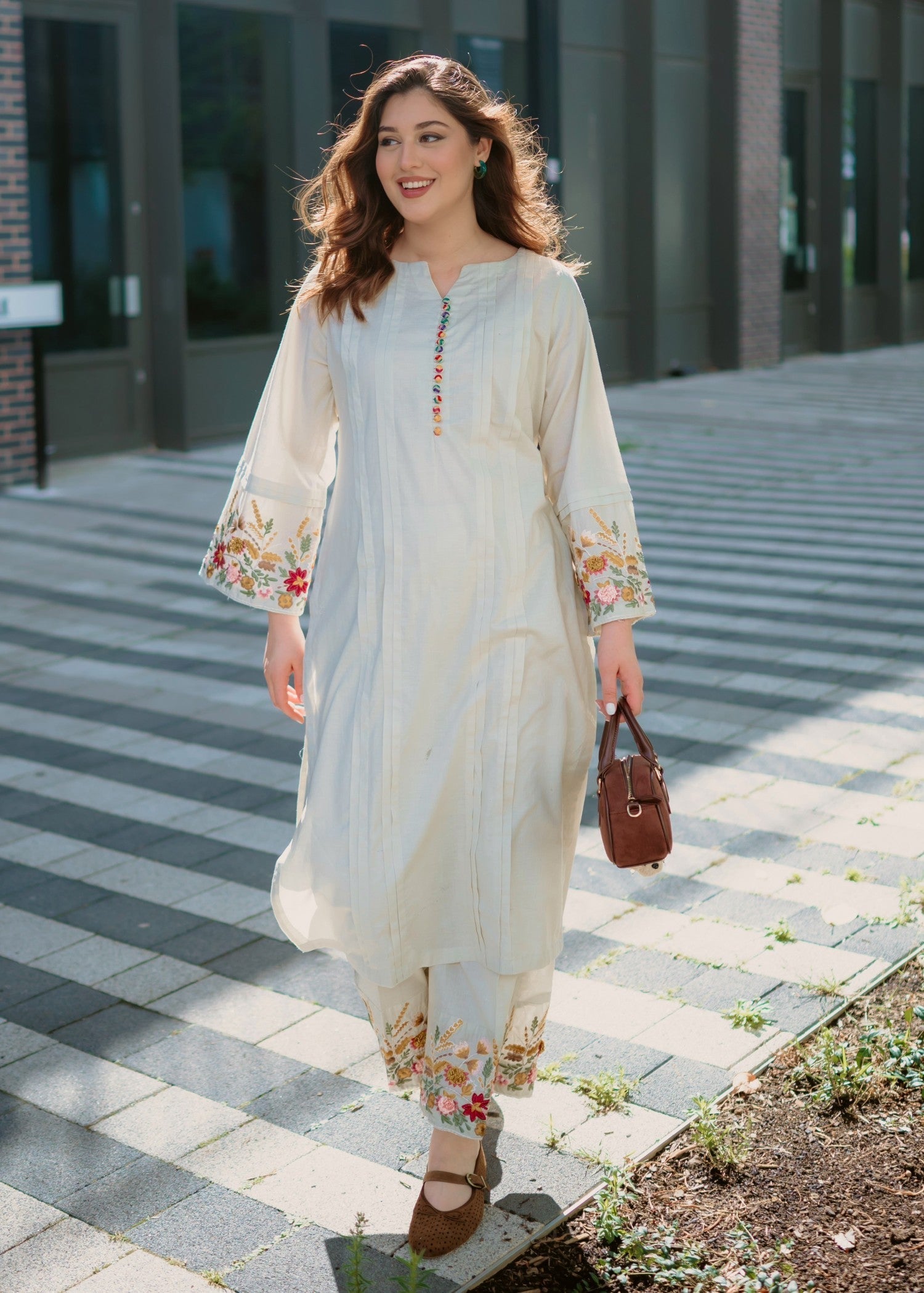 Sahibas By Mirza Gulejahan - Ivory