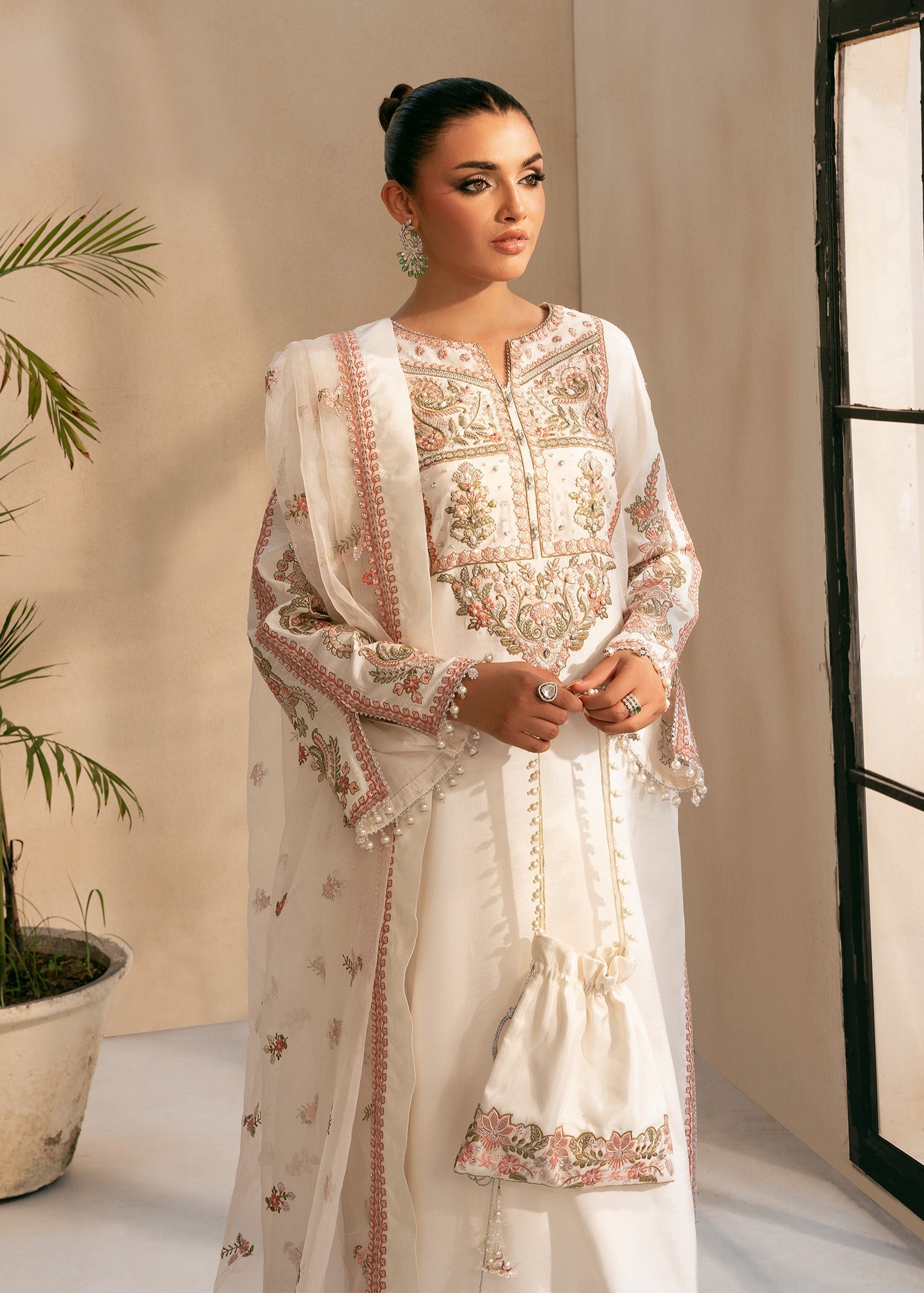 Rang-e-Haya Jolie