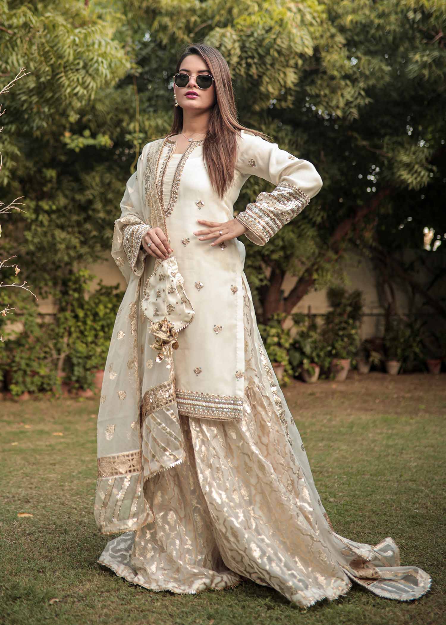 Rang-e-Haya Minal Khan-Pairhan (White)